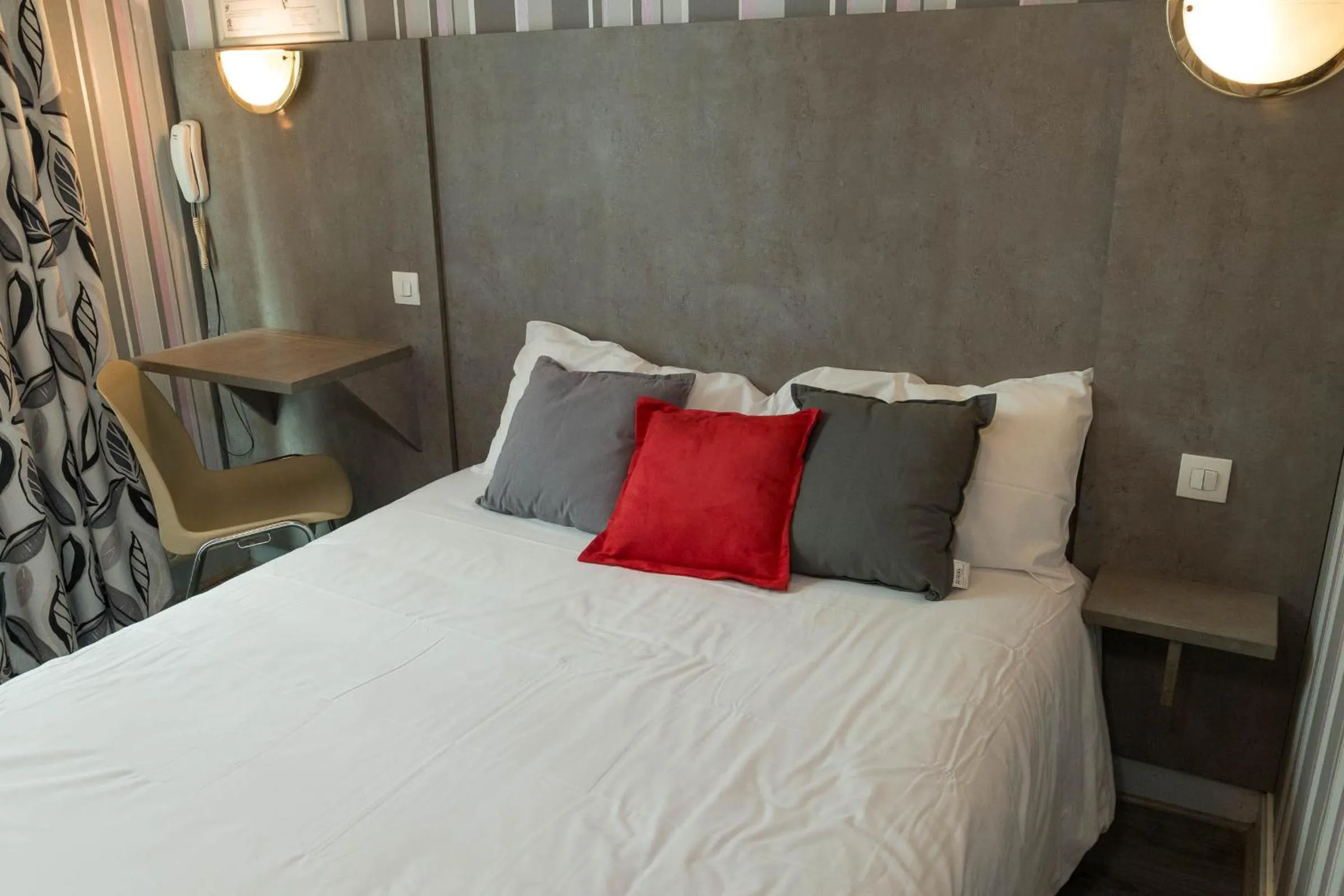 Bed in Panam Hotel PARIS GAMBETTA- Place Gambetta-Mairie du 20 emme