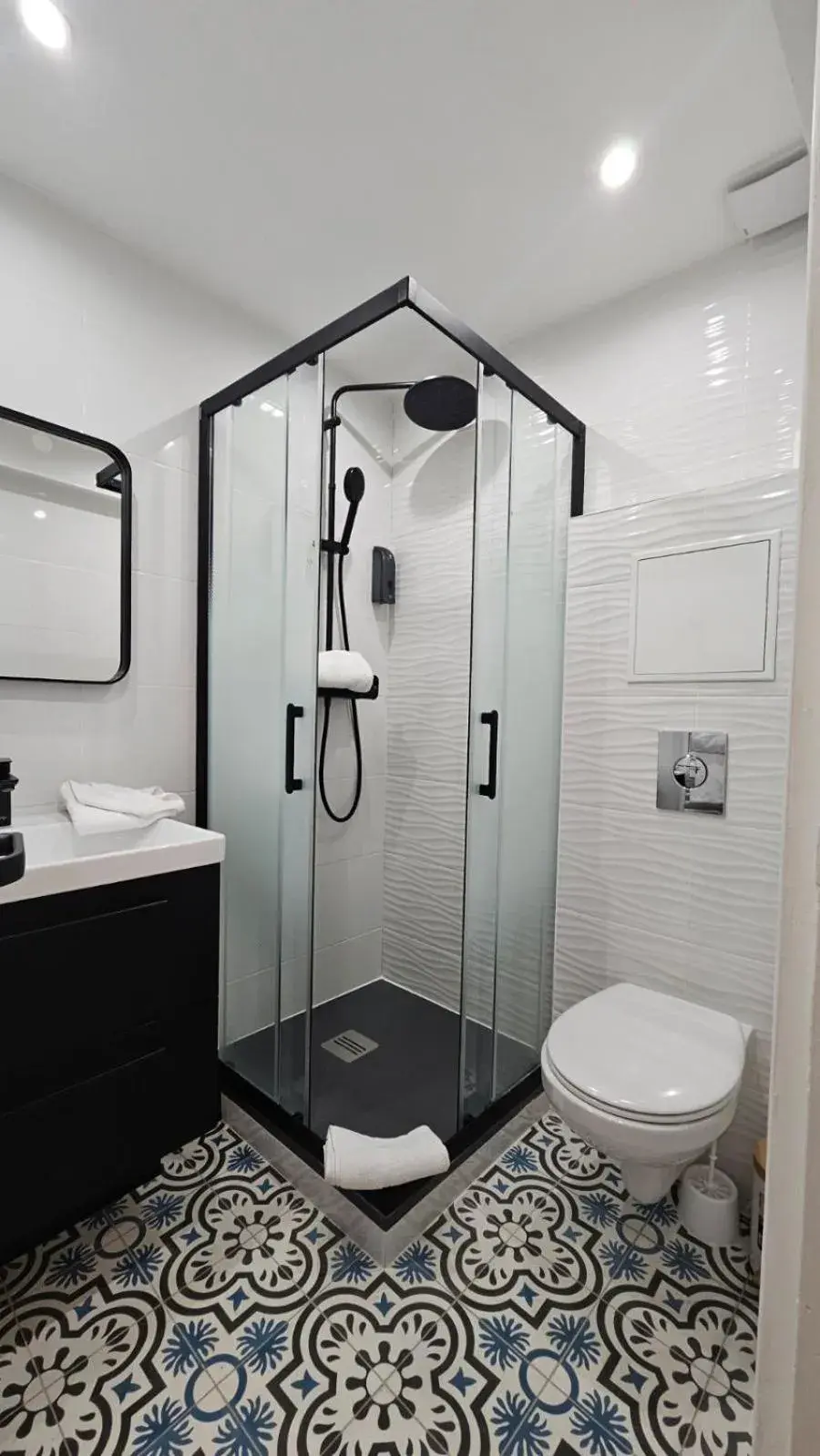 Superior Studio in Panam Hotel PARIS GAMBETTA- Place Gambetta-Mairie du 20 emme Superior Studio in Panam Hotel PARIS GAMBETTA- Place Gambetta-Mairie du 20 emme