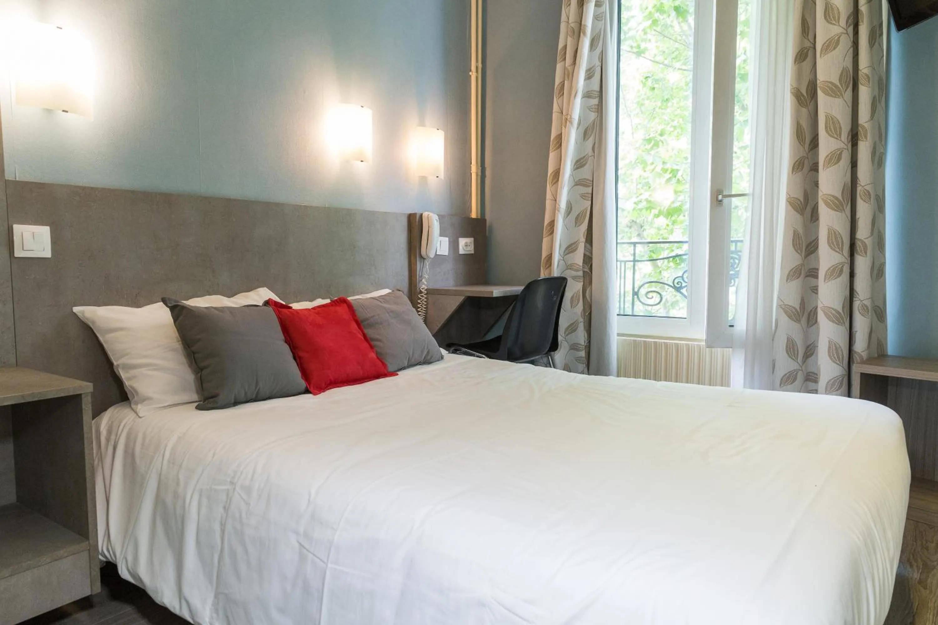 Bed in Panam Hotel PARIS GAMBETTA- Place Gambetta-Mairie du 20 emme