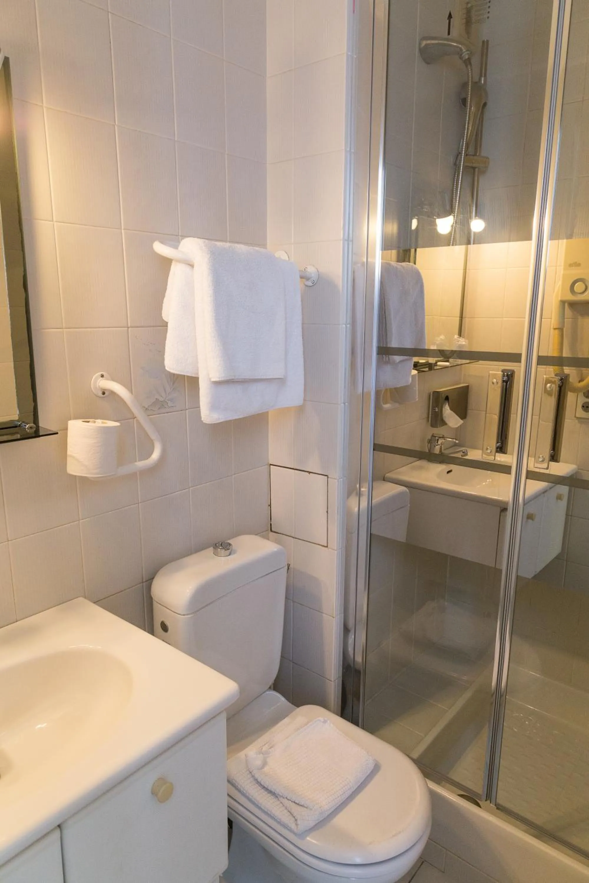 Panam Hotel PARIS GAMBETTA- Place Gambetta-Mairie du 20 emme