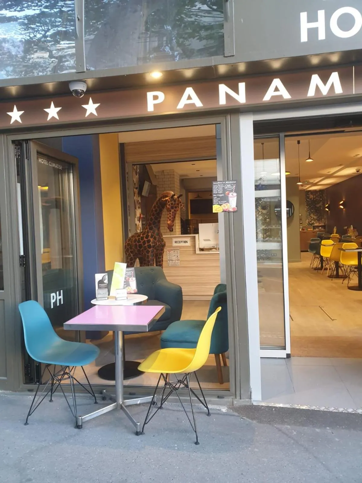 Property building in Panam Hotel PARIS GAMBETTA- Place Gambetta-Mairie du 20 emme