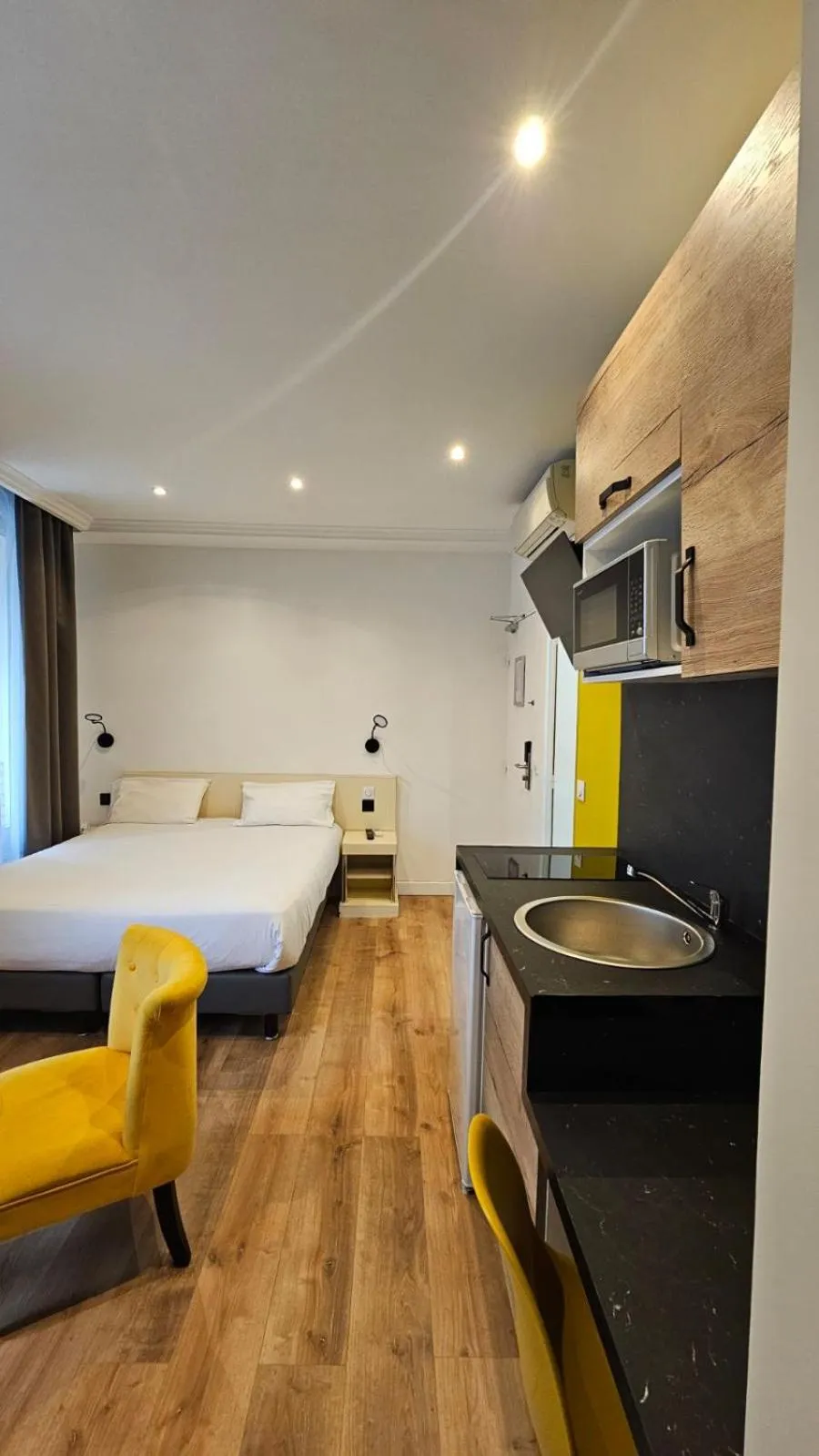 Bed in Panam Hotel PARIS GAMBETTA- Place Gambetta-Mairie du 20 emme