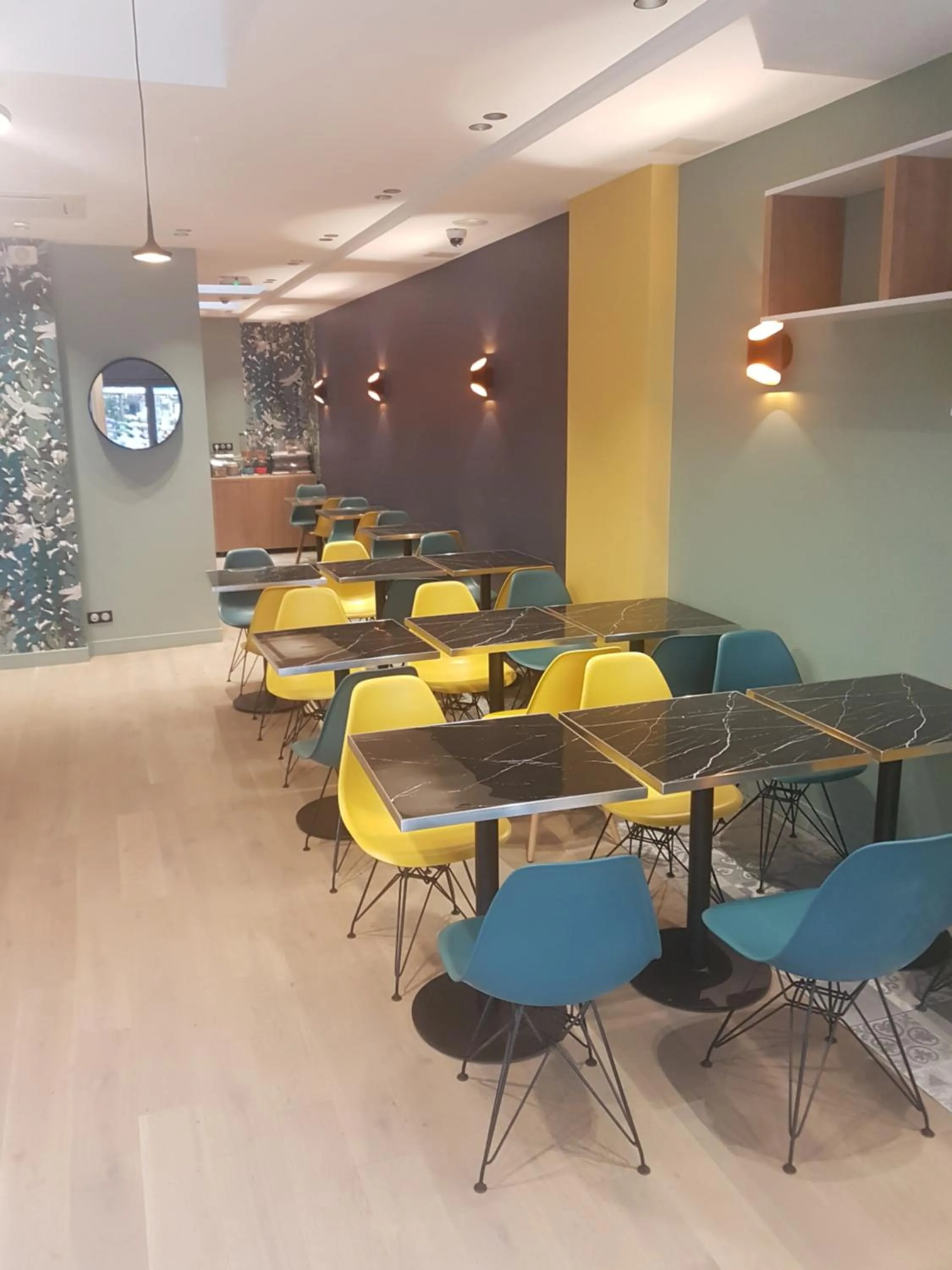 Lounge or bar in Panam Hotel PARIS GAMBETTA- Place Gambetta-Mairie du 20 emme