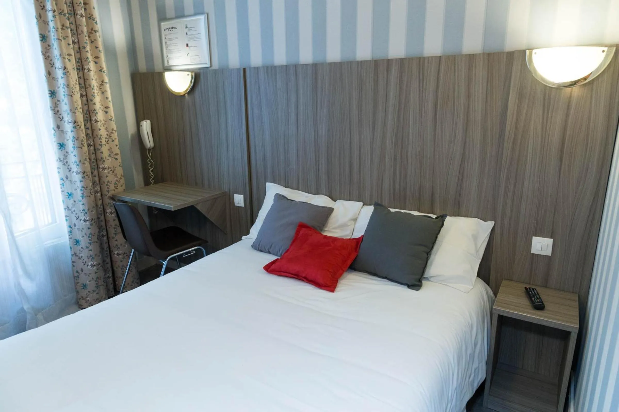 Bed in Panam Hotel PARIS GAMBETTA- Place Gambetta-Mairie du 20 emme