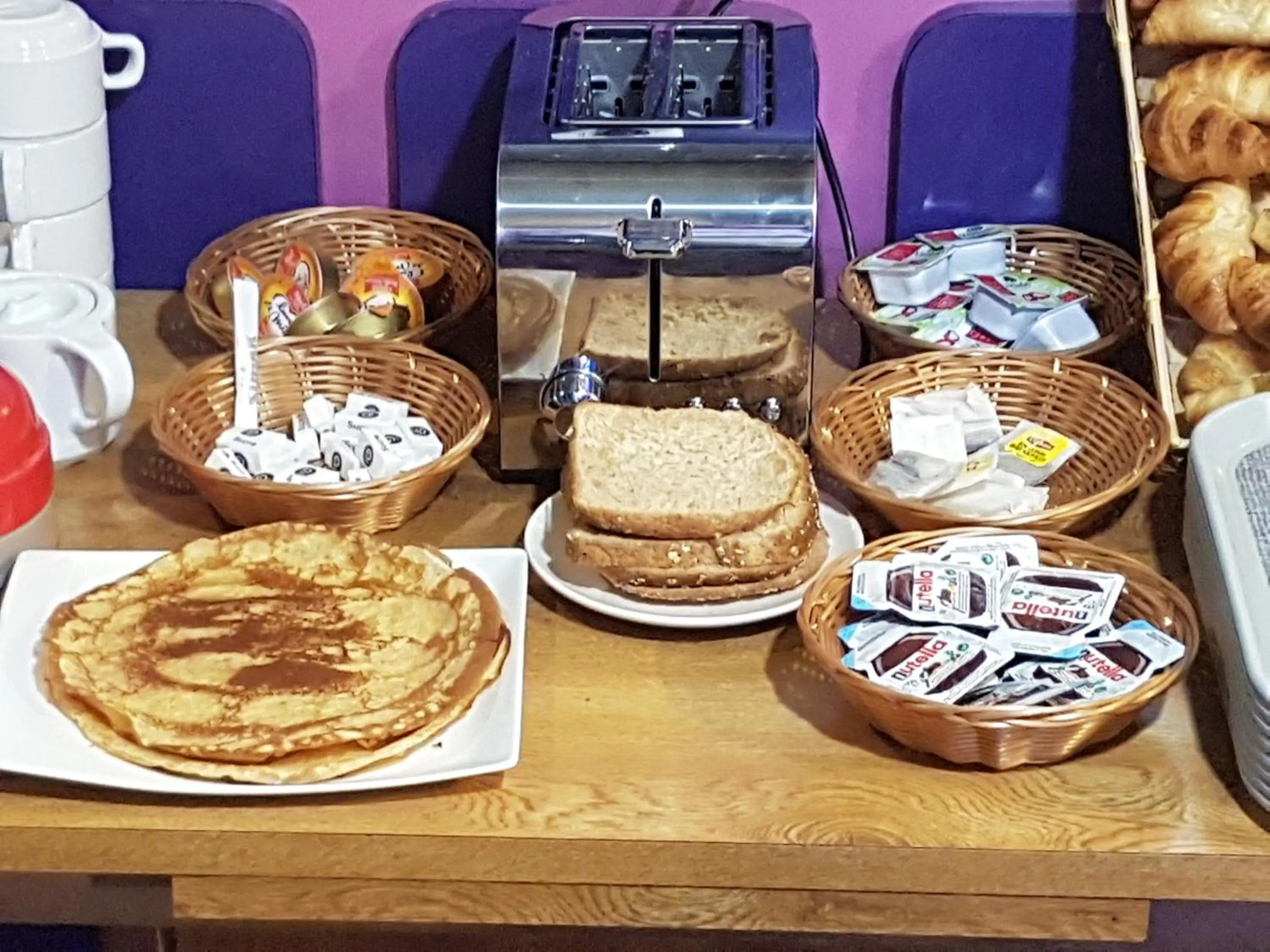 Breakfast in Panam Hotel PARIS GAMBETTA- Place Gambetta-Mairie du 20 emme