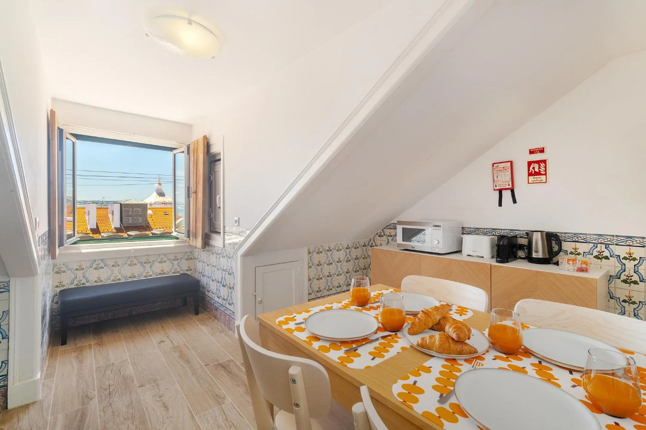 Coffee/tea facilities, Bed in WHome Lisbon Prime Aparts - Sé