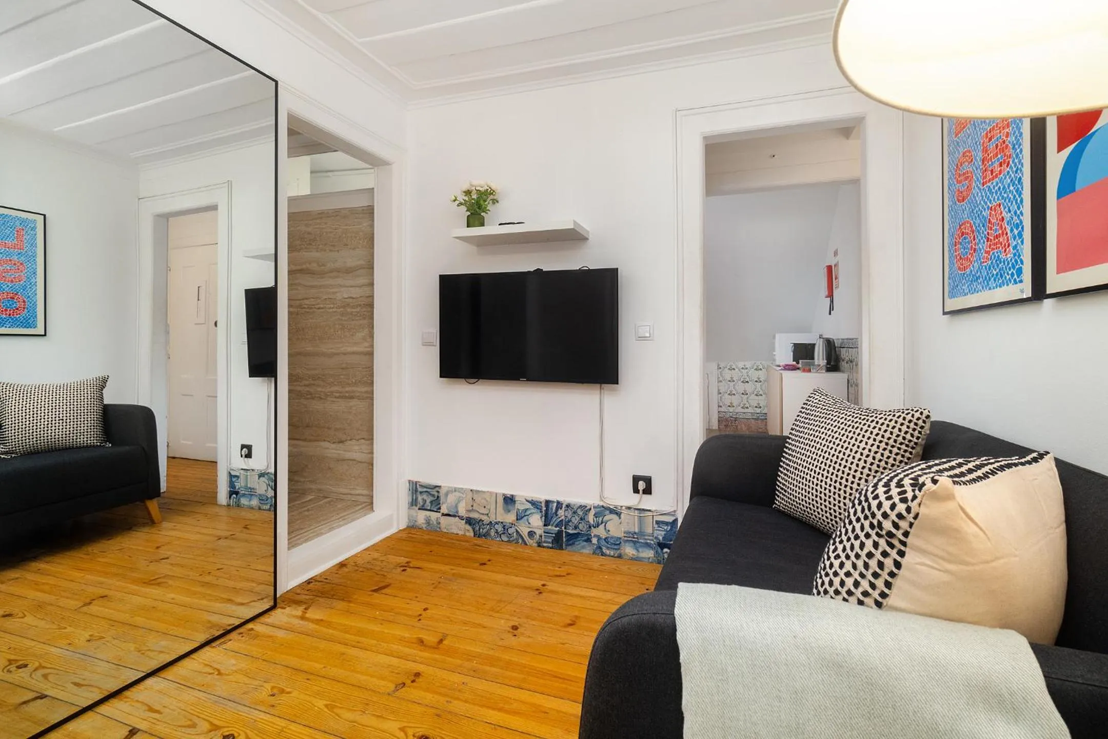 TV and multimedia in WHome Lisbon Prime Aparts - Sé