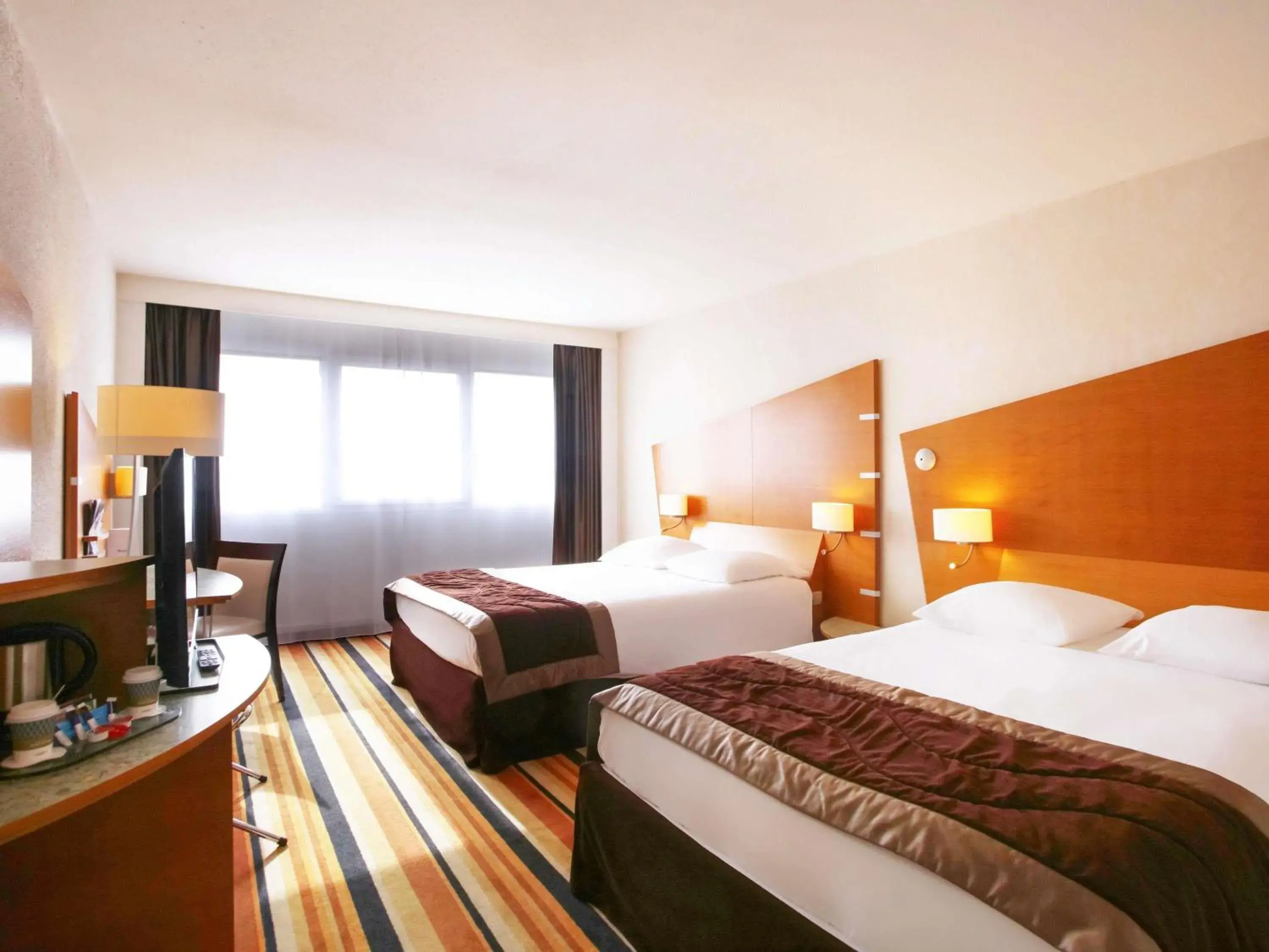 Bedroom, Bed in Mercure Orléans Centre Bords de Loire Bedroom, Bed in Mercure Orléans Centre Bords de Loire