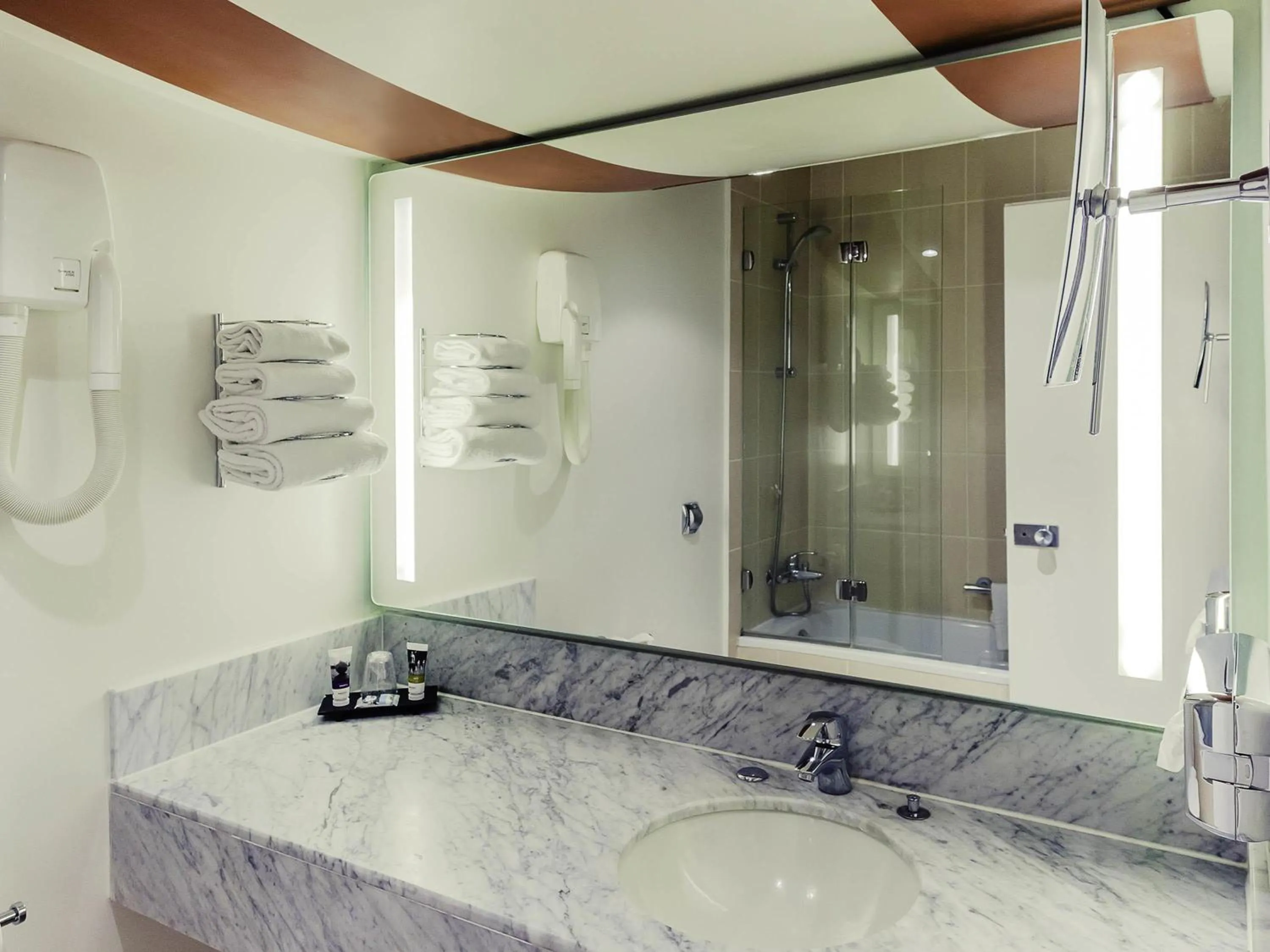 Bedroom in Mercure Orléans Centre Bords de Loire