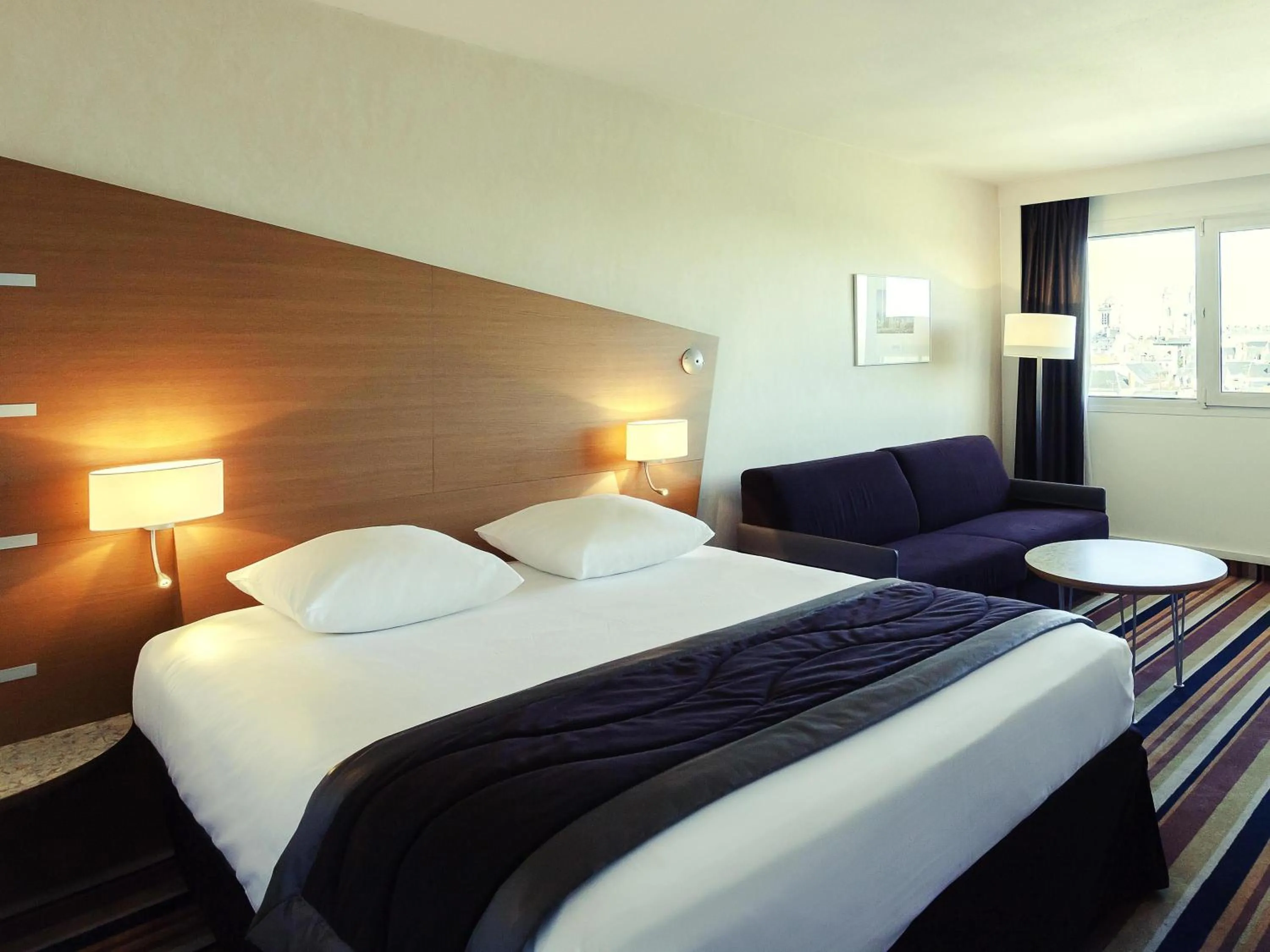 Bedroom, Bed in Mercure Orléans Centre Bords de Loire