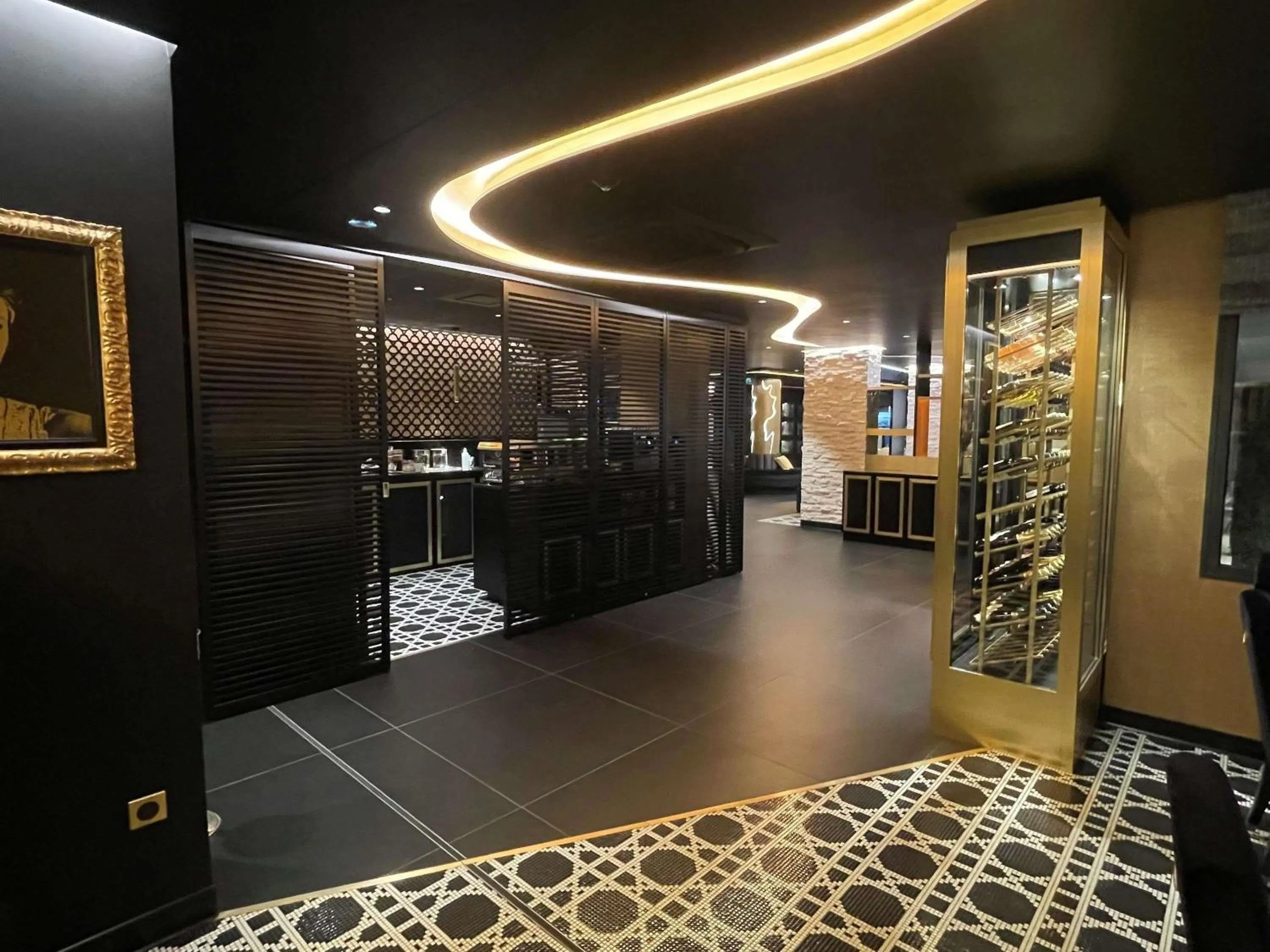 Restaurant/places to eat in Mercure Orléans Centre Bords de Loire