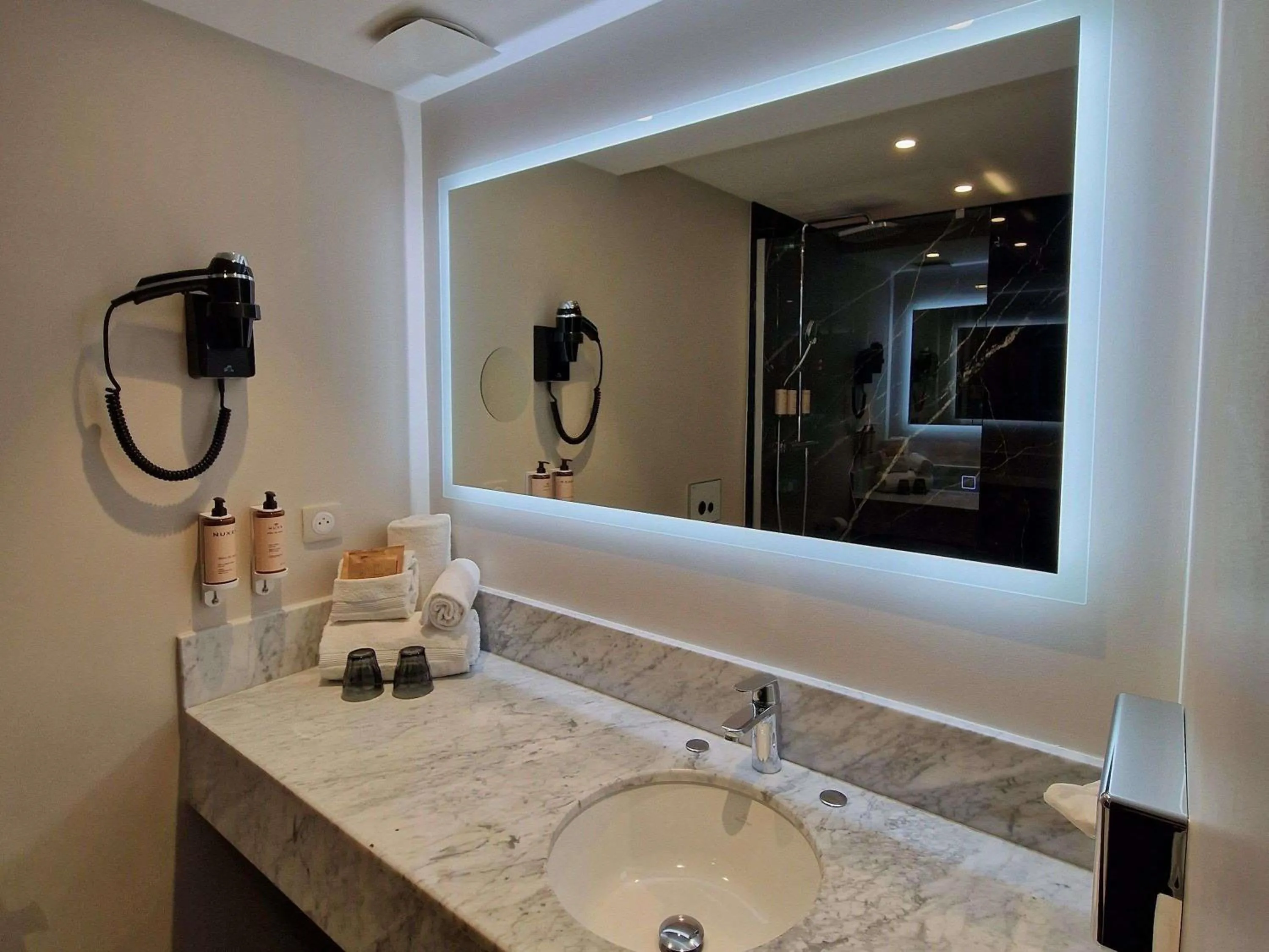 Bedroom in Mercure Orléans Centre Bords de Loire