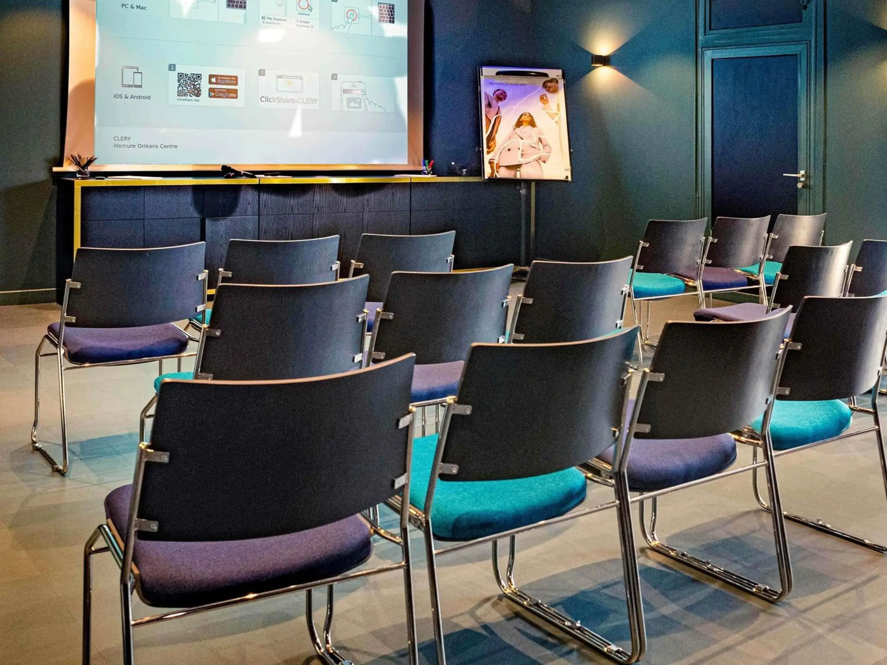 Property building in Mercure Orléans Centre Bords de Loire Property building in Mercure Orléans Centre Bords de Loire