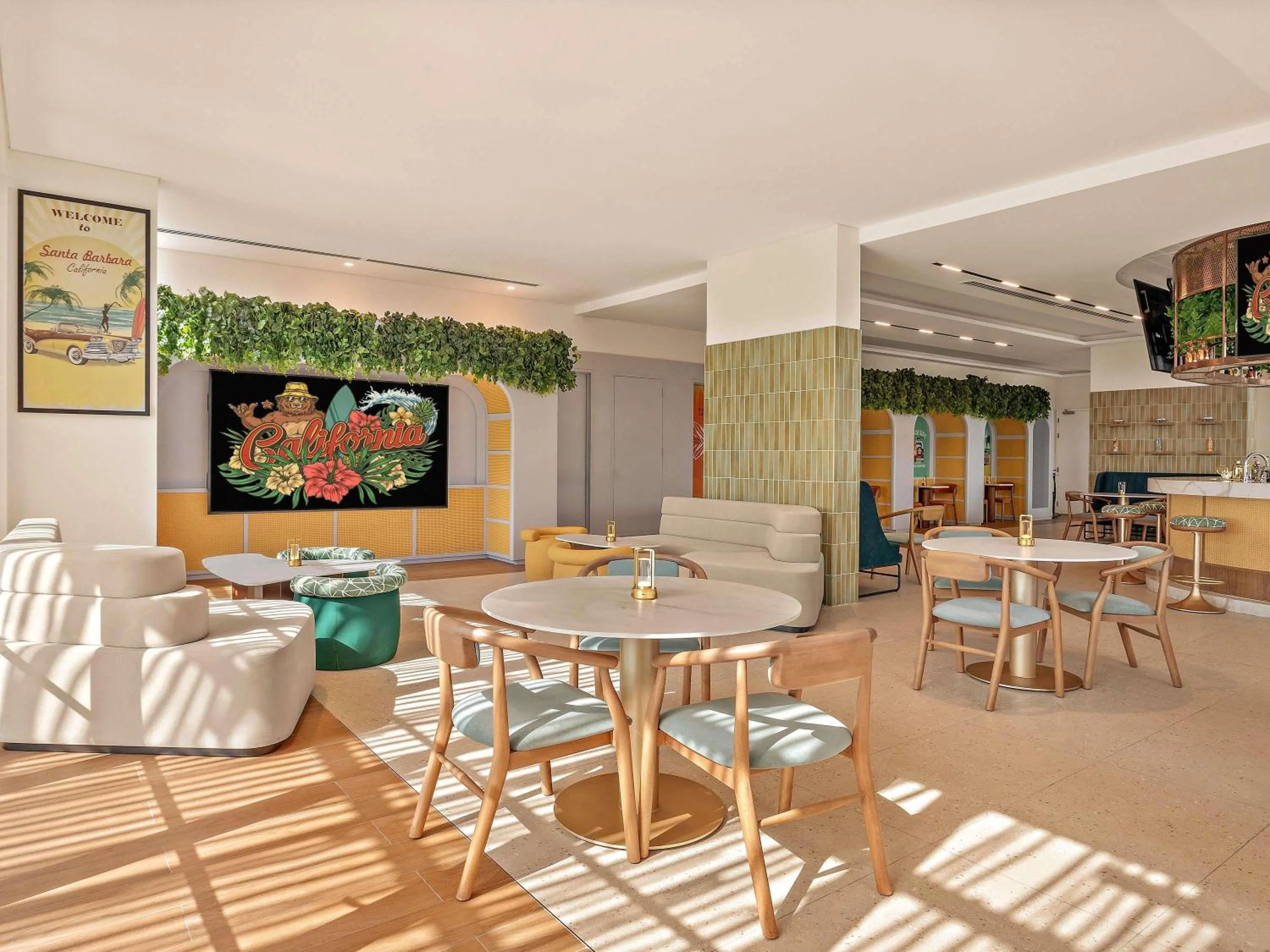 Lounge or bar in Novotel Abu Dhabi Al Bustan