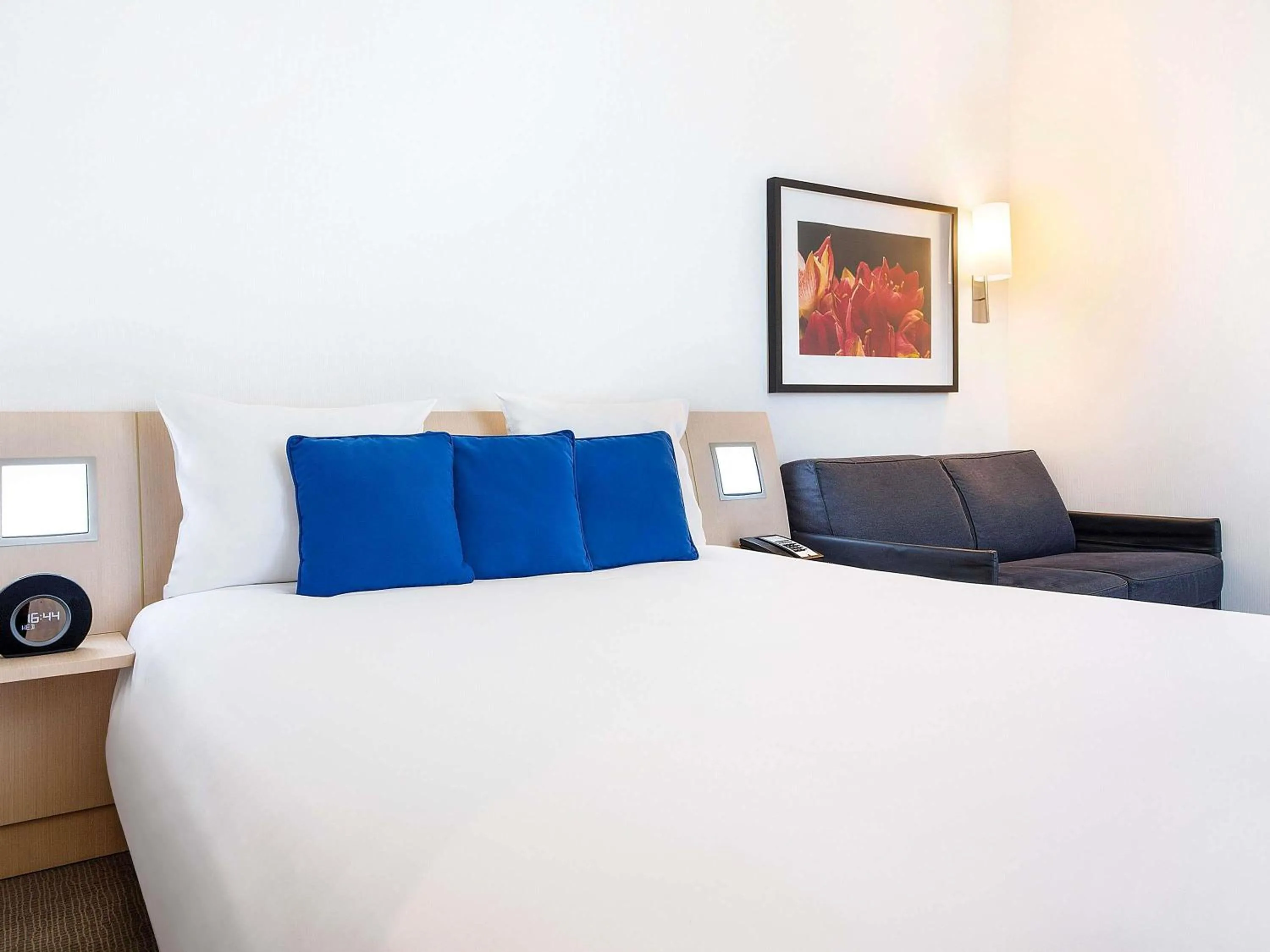 Bedroom, Bed in Novotel Abu Dhabi Al Bustan