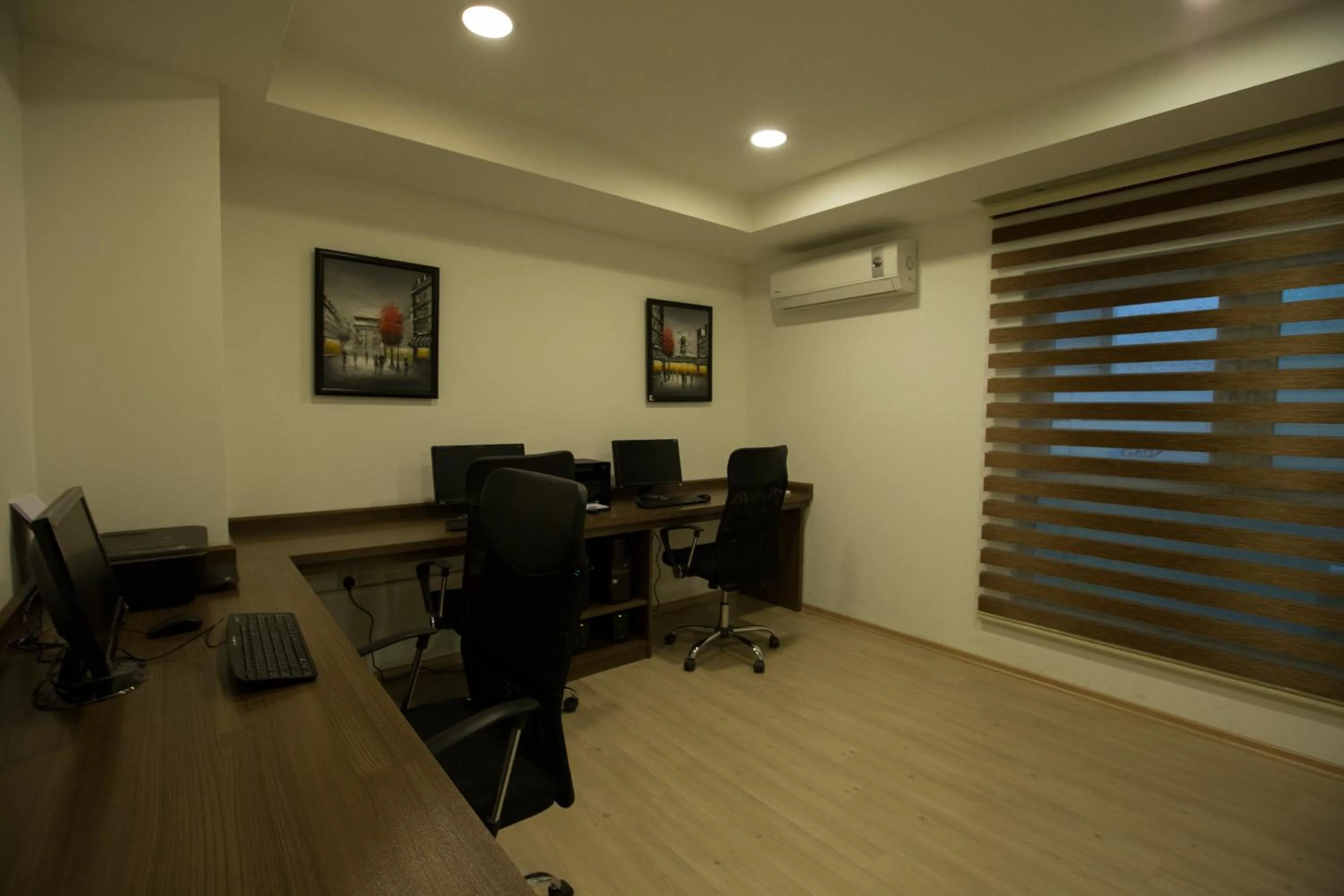 Business facilities in Fiori Hotel