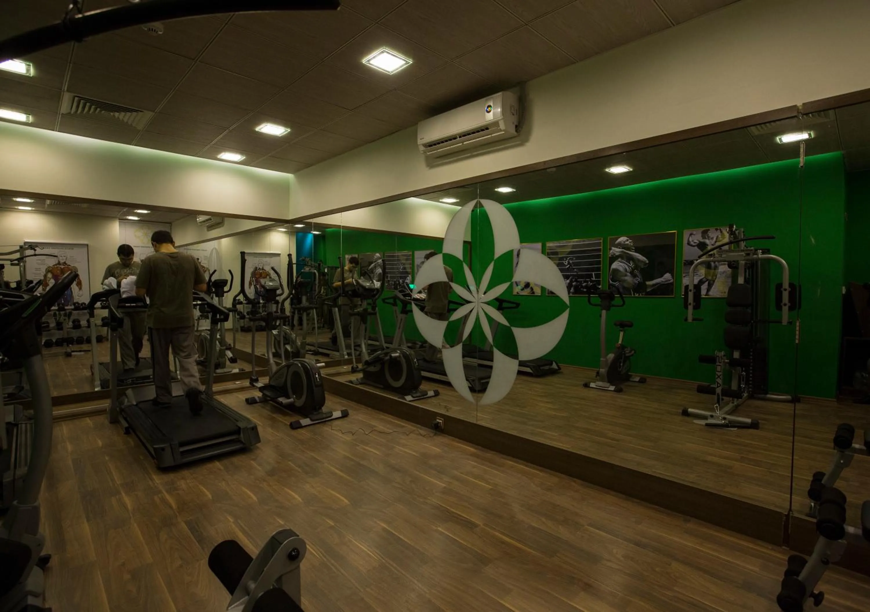 Fitness centre/facilities in Fiori Hotel