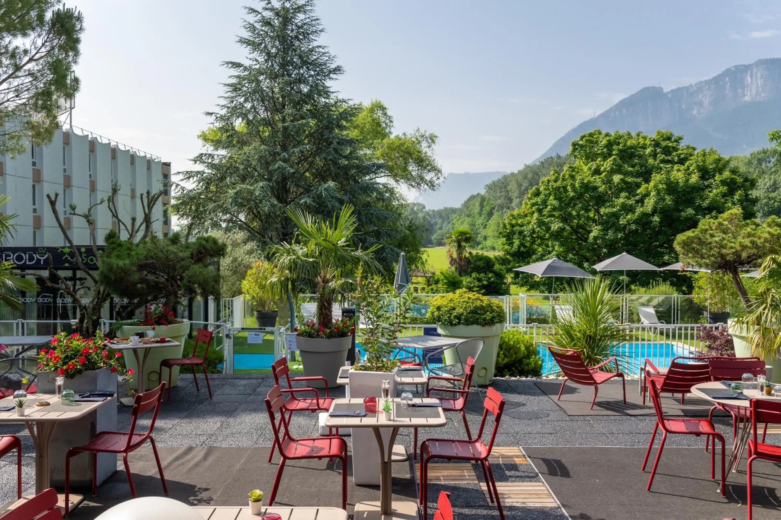 Patio in Novotel Grenoble Nord Voreppe