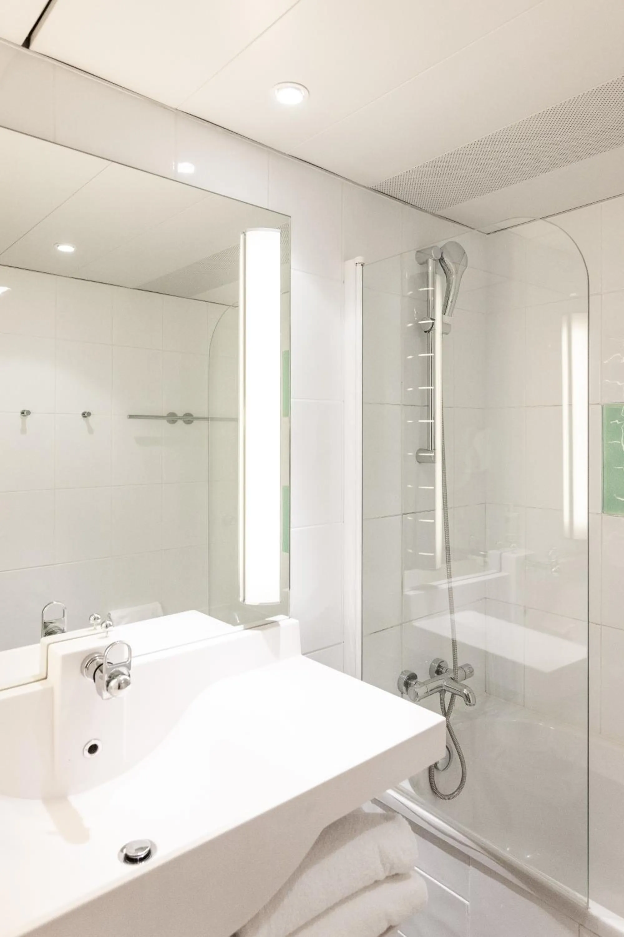 Bathroom in Novotel Grenoble Nord Voreppe