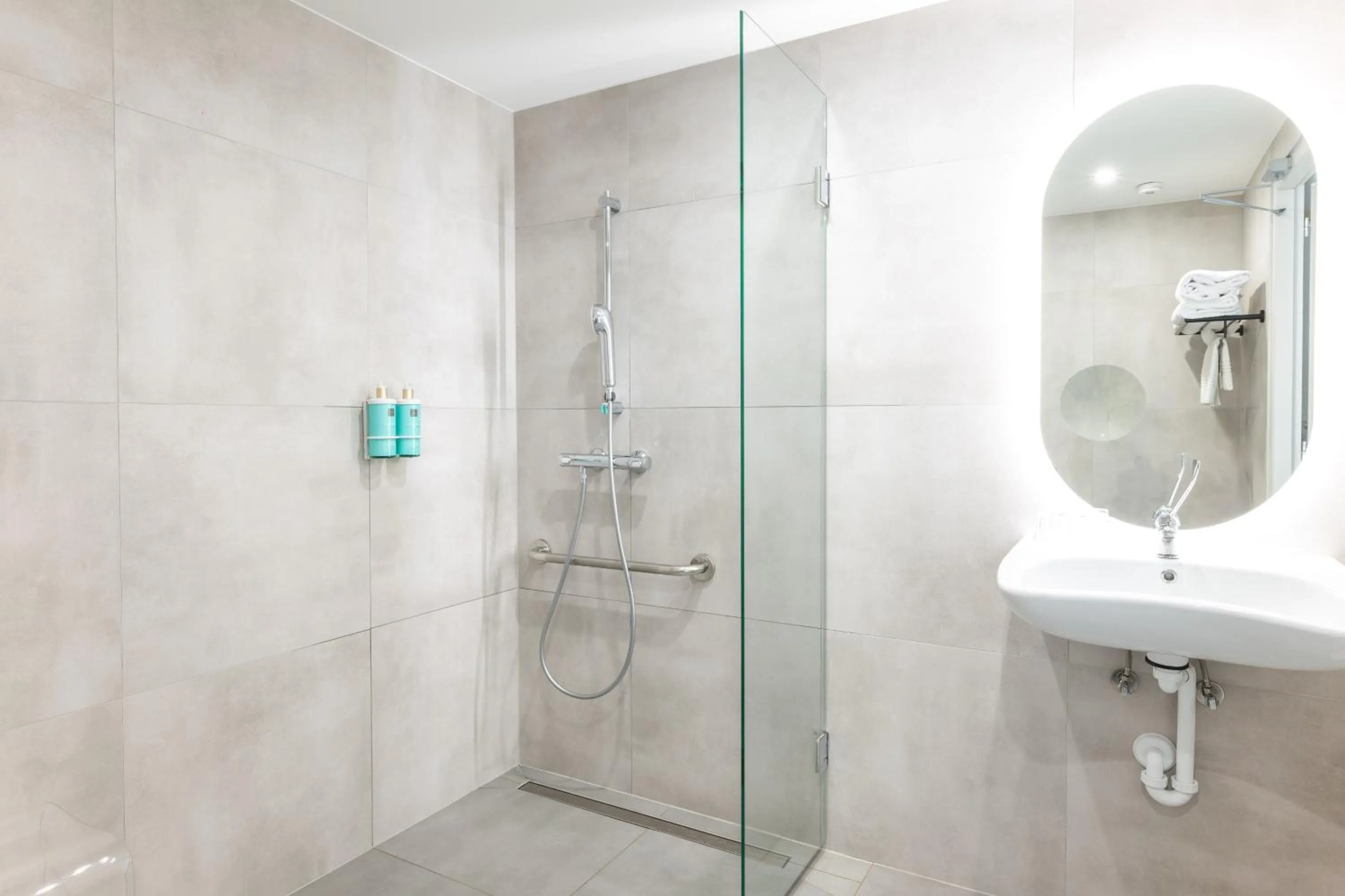 Shower in Novotel Grenoble Nord Voreppe