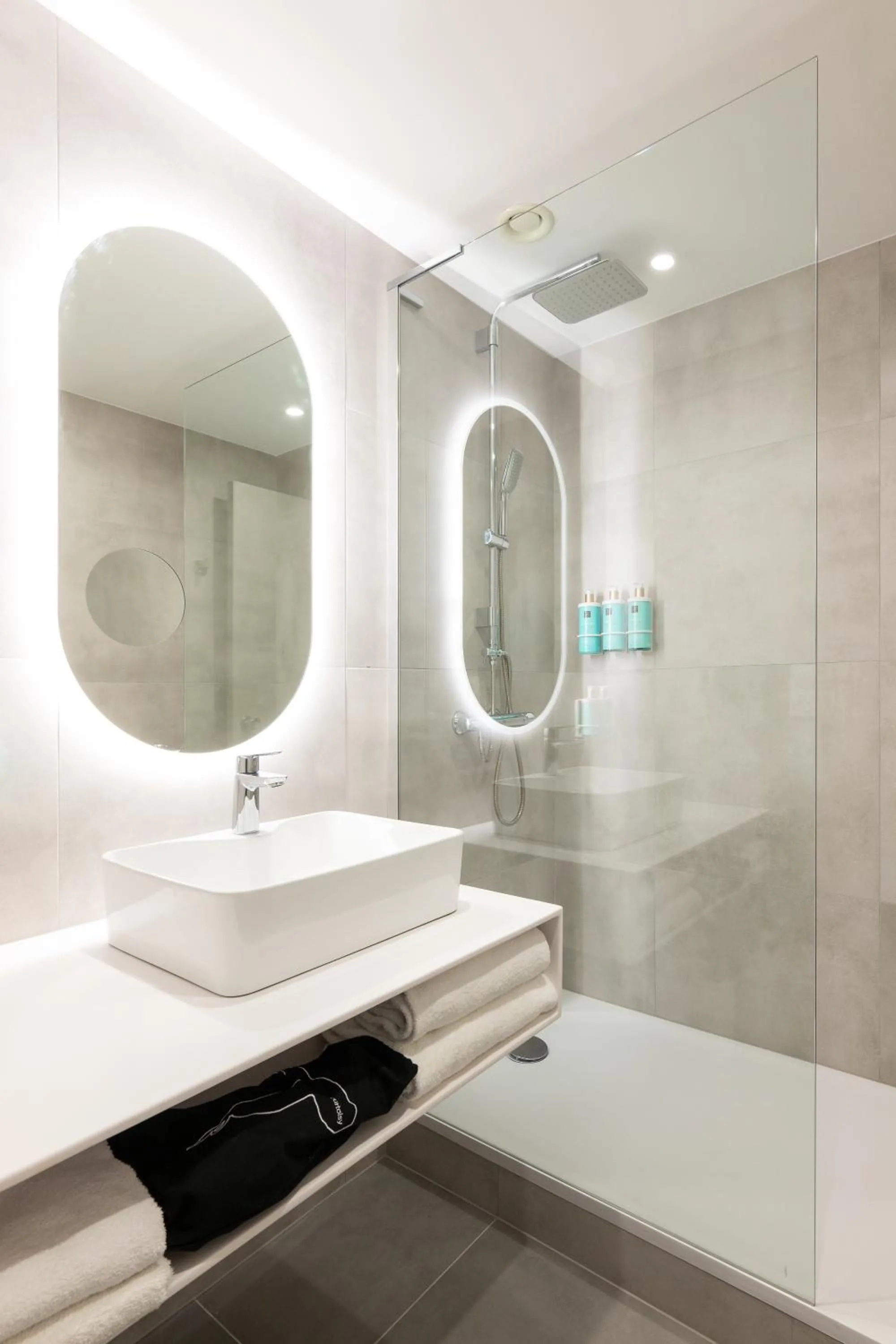 Shower in Novotel Grenoble Nord Voreppe