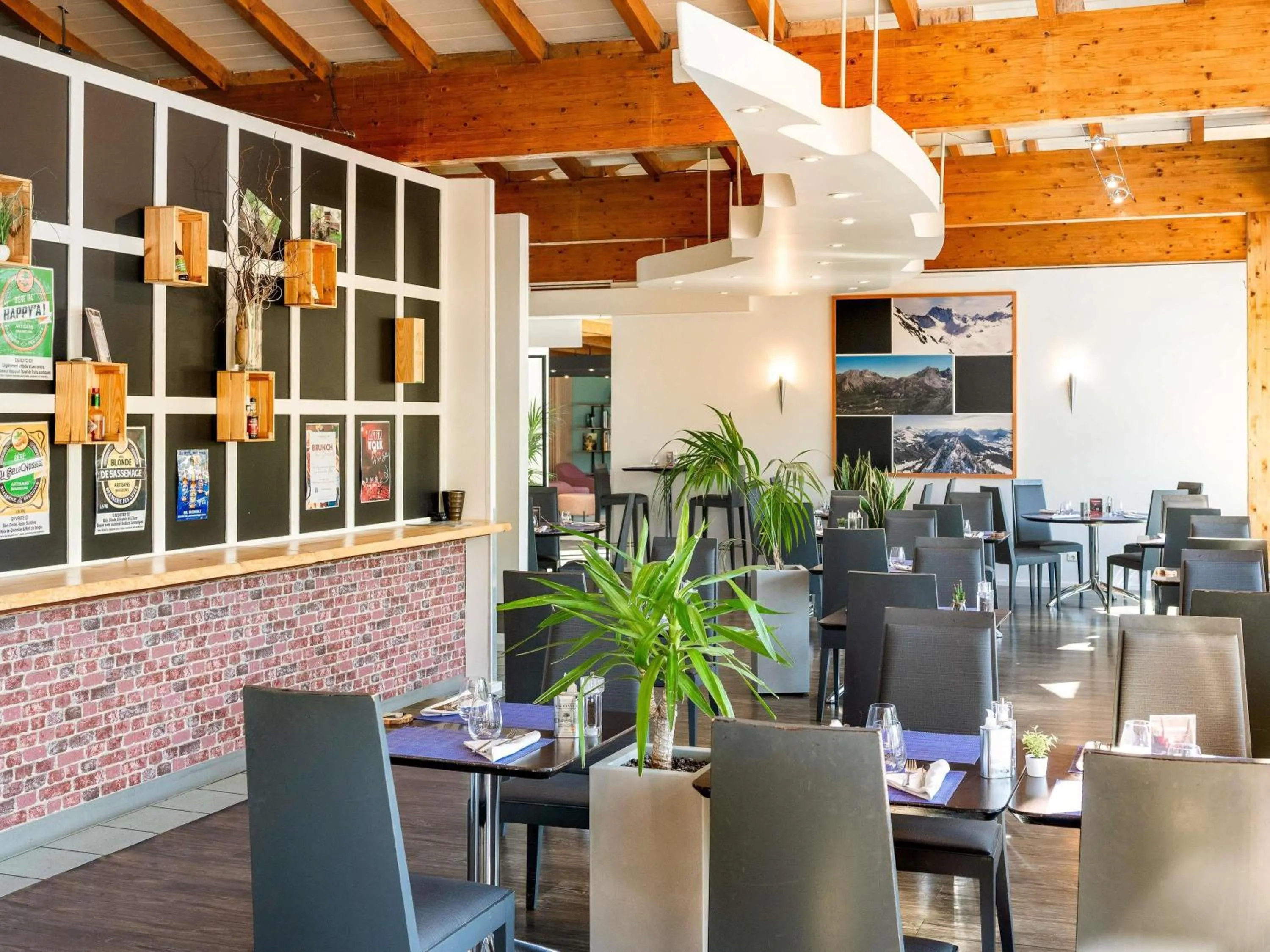 Restaurant/places to eat in Novotel Grenoble Nord Voreppe