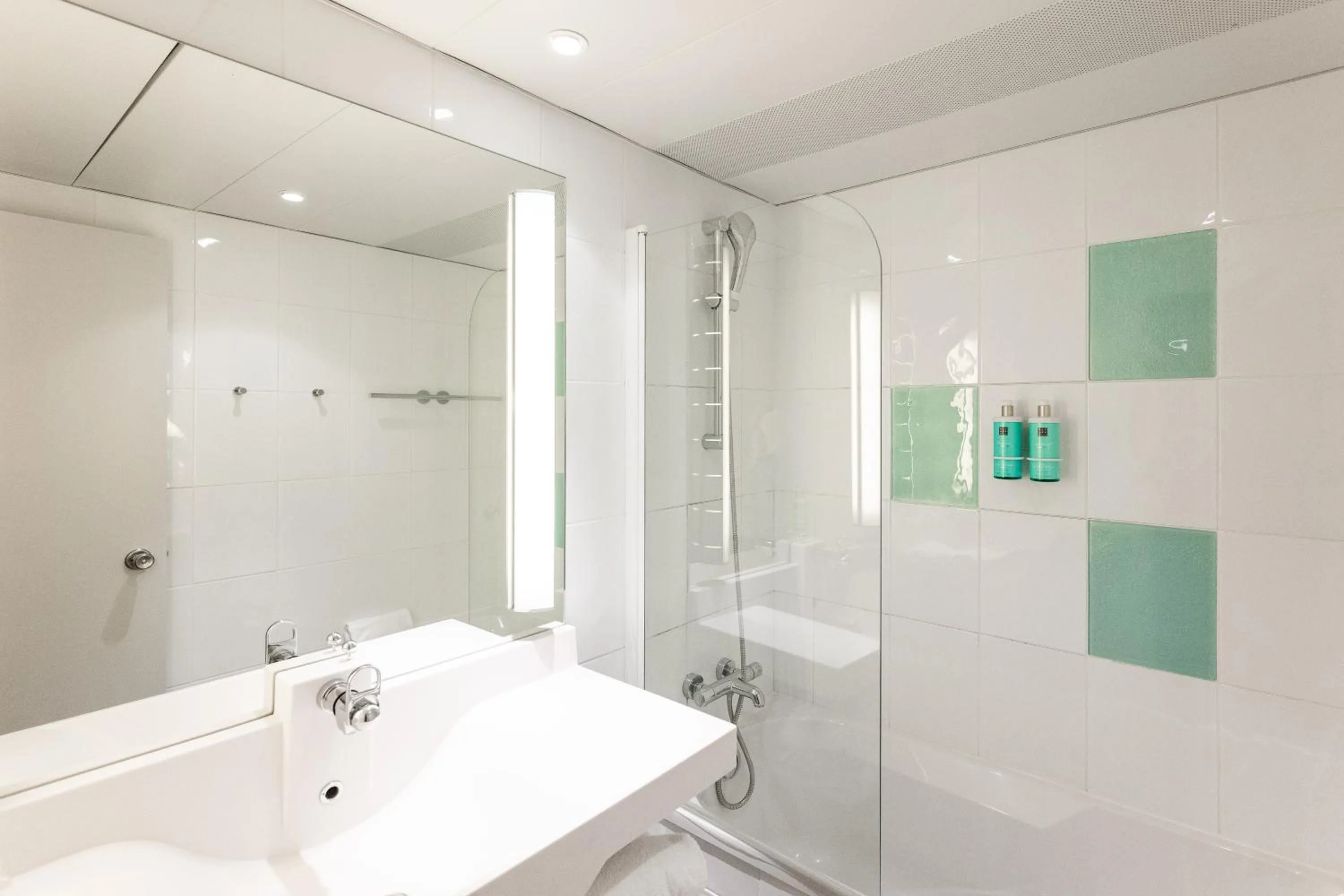 Bathroom in Novotel Grenoble Nord Voreppe