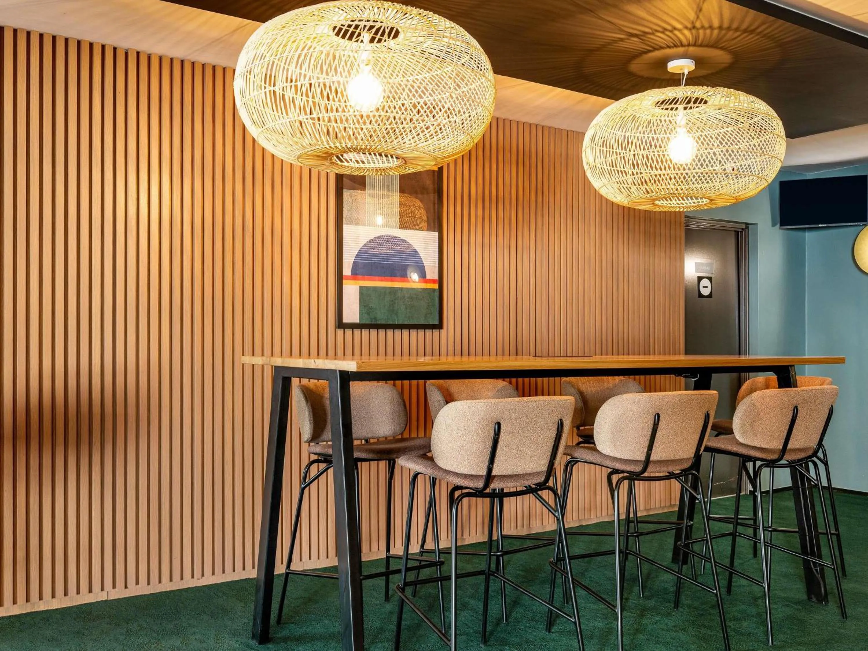 Lounge or bar in Novotel Grenoble Nord Voreppe