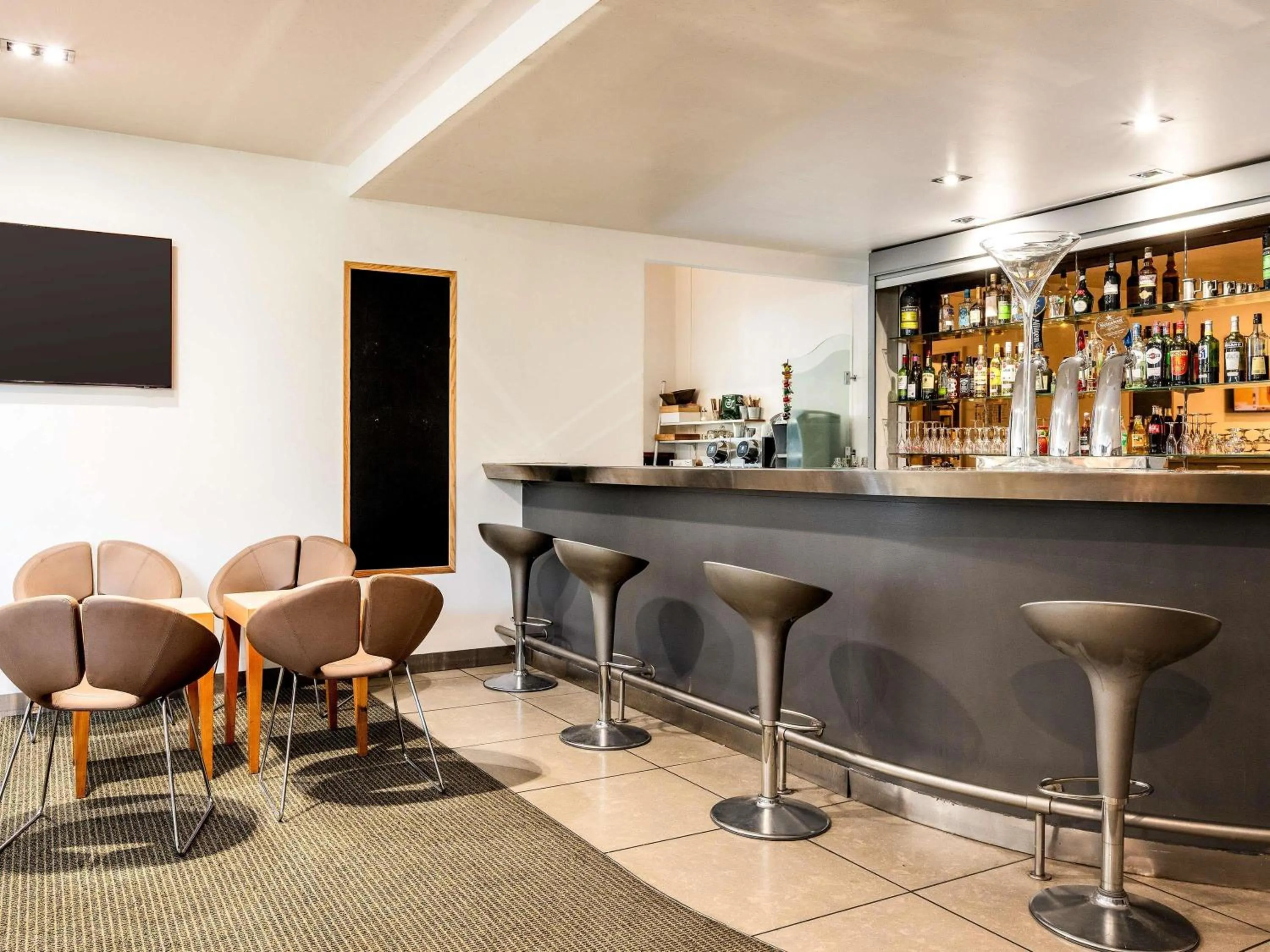 Lounge or bar in Novotel Grenoble Nord Voreppe