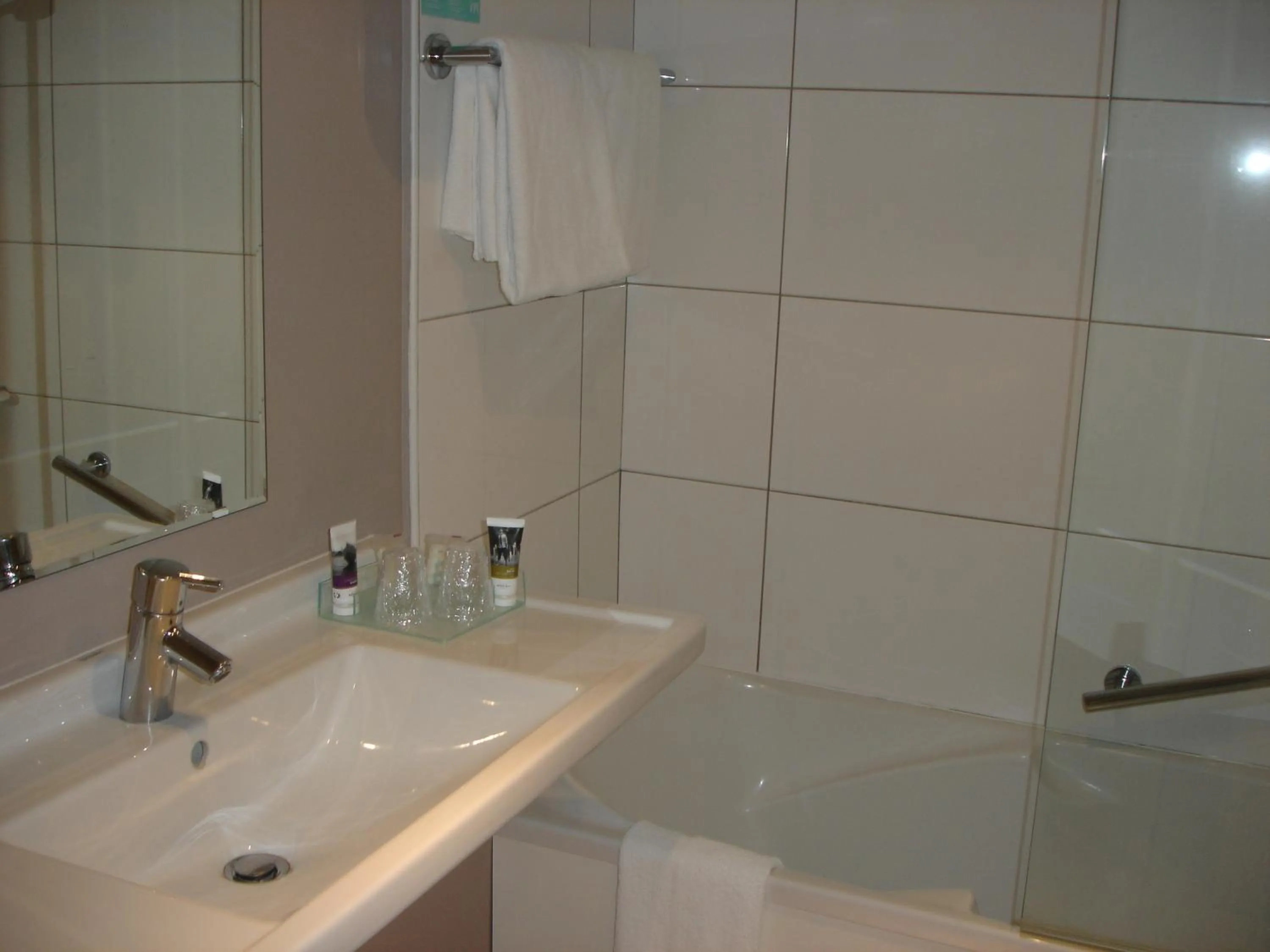 Bathroom in Mercure Angers Centre de Congrès