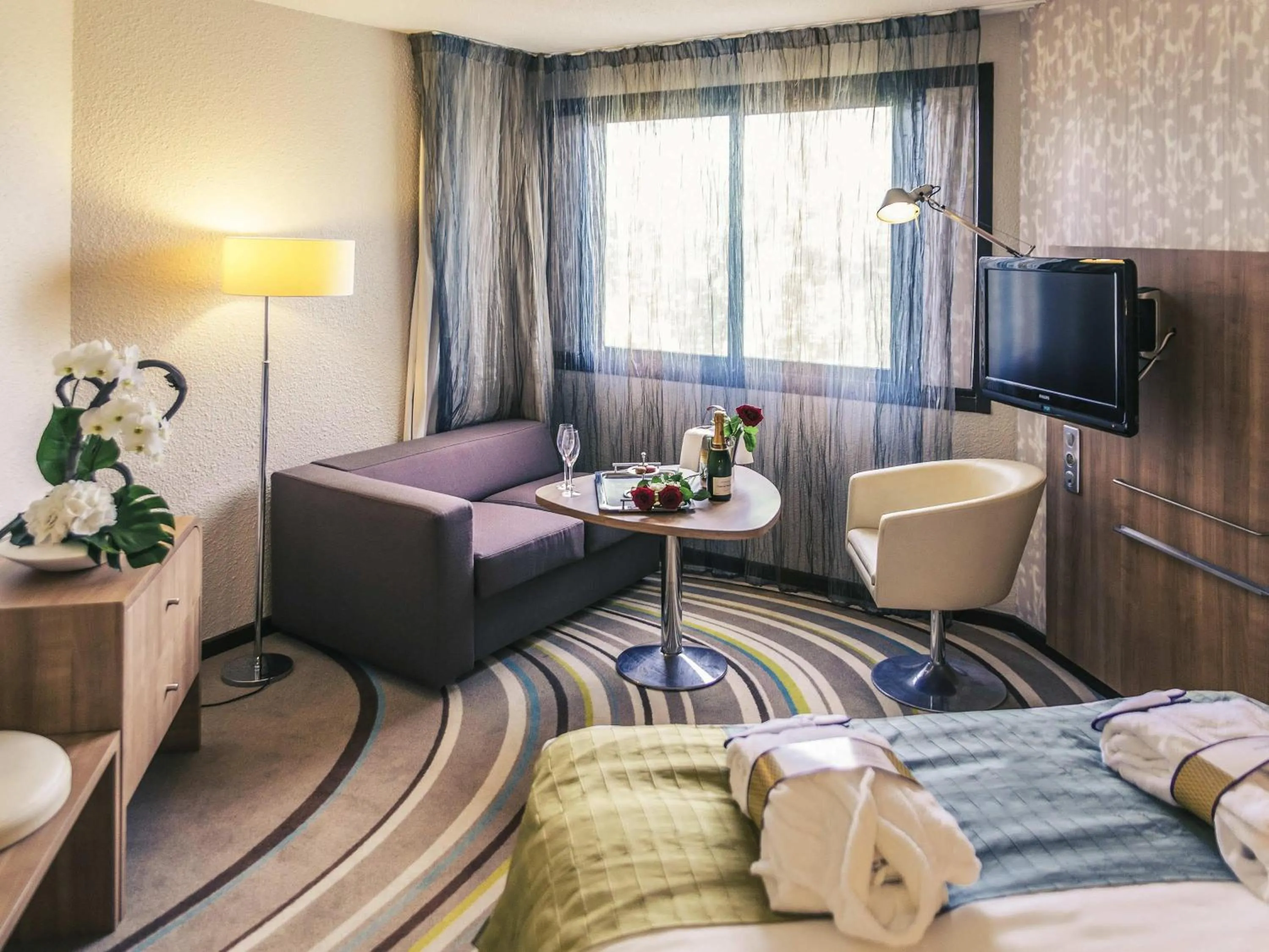 Bedroom in Mercure Angers Centre de Congrès