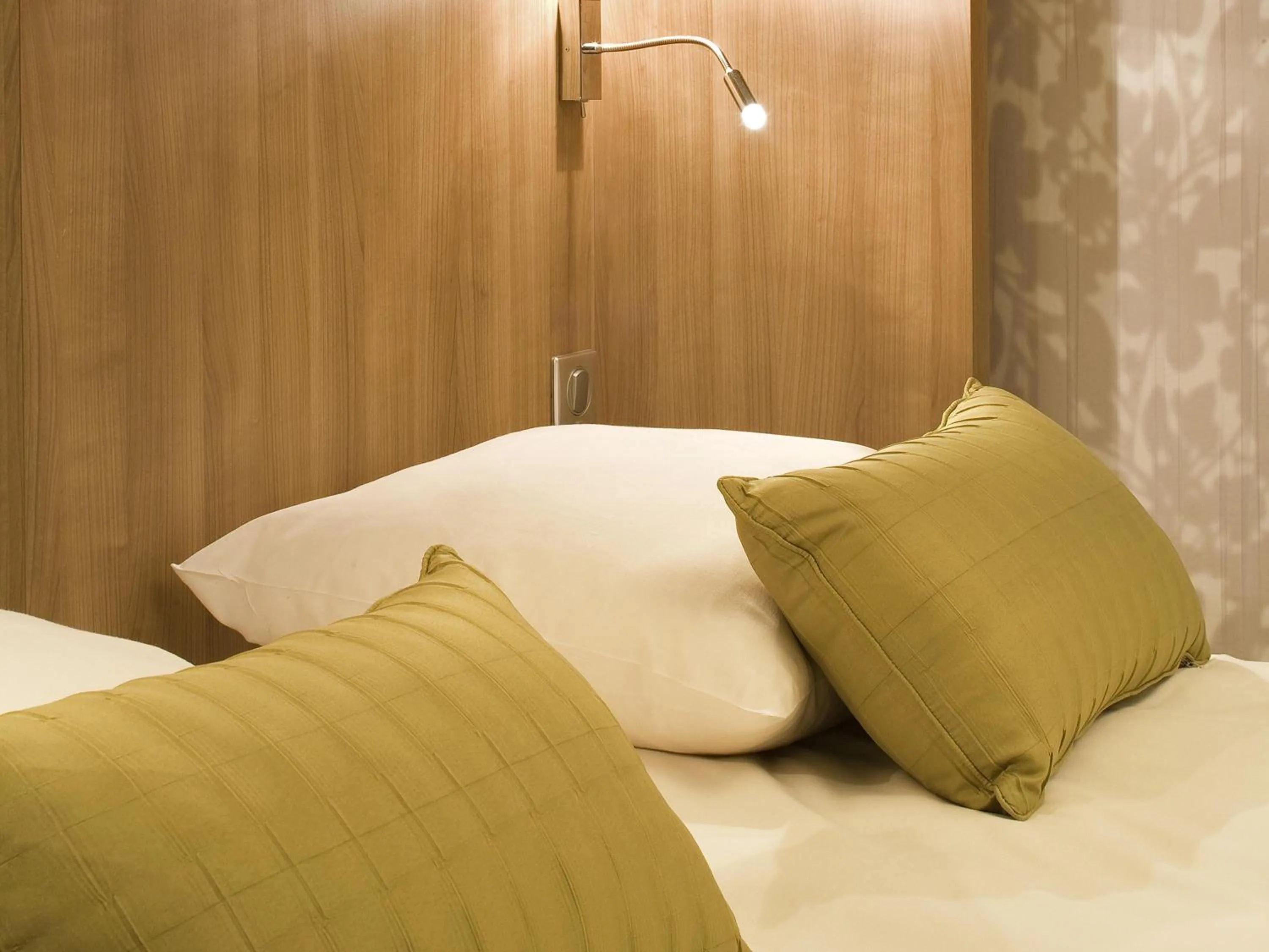 Bedroom, Bed in Mercure Angers Centre de Congrès