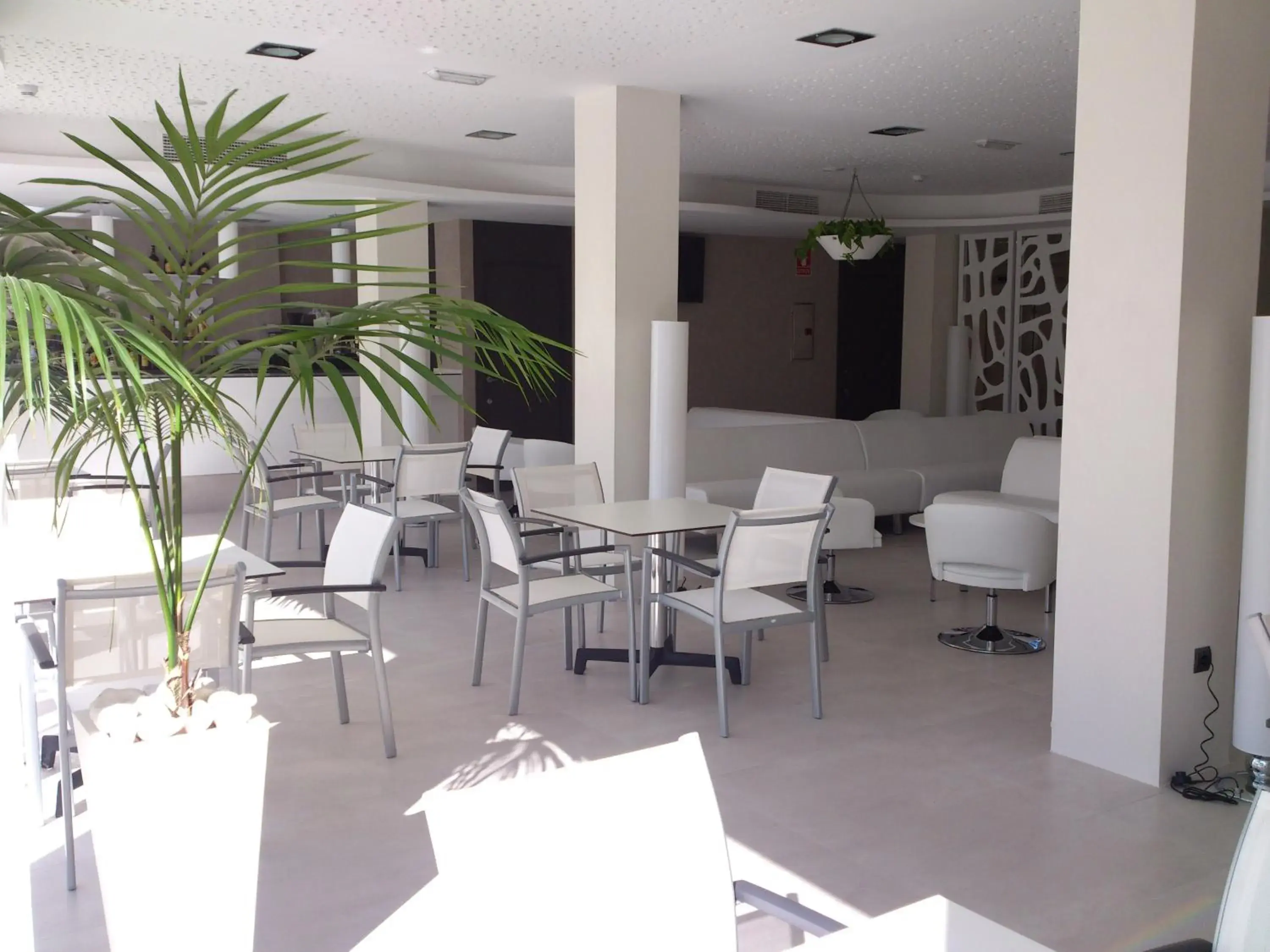 Lounge or bar in Hotel RH Vinarós Aura Lounge or bar in Hotel RH Vinarós Aura