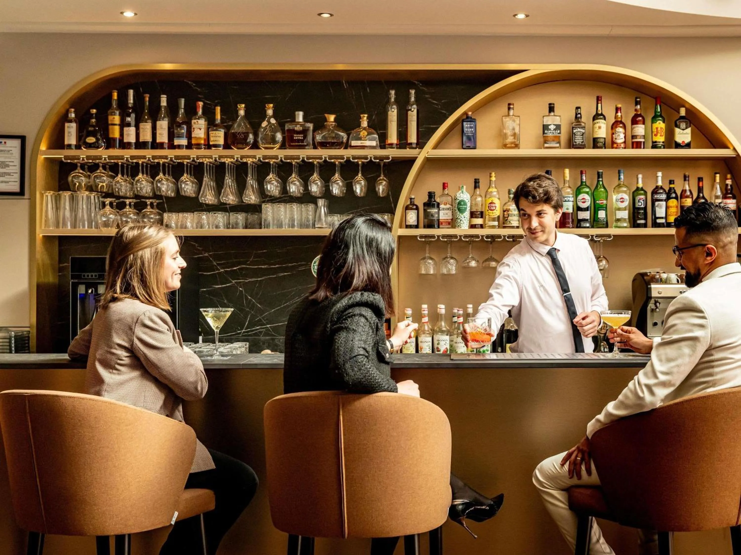 Lounge or bar in Mercure Angoulême Hôtel de France