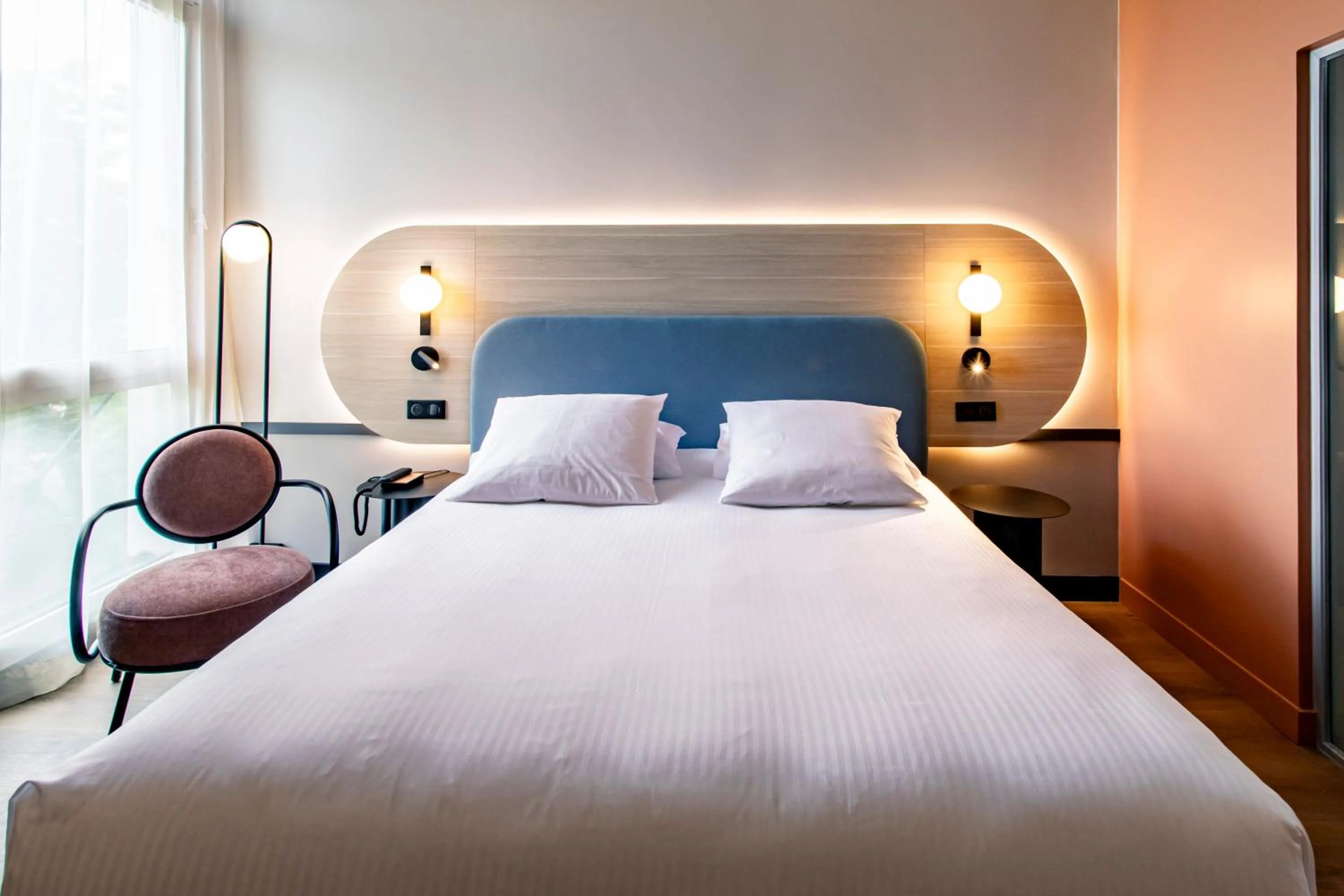 Bedroom, Bed in Mercure Angoulême Hôtel de France