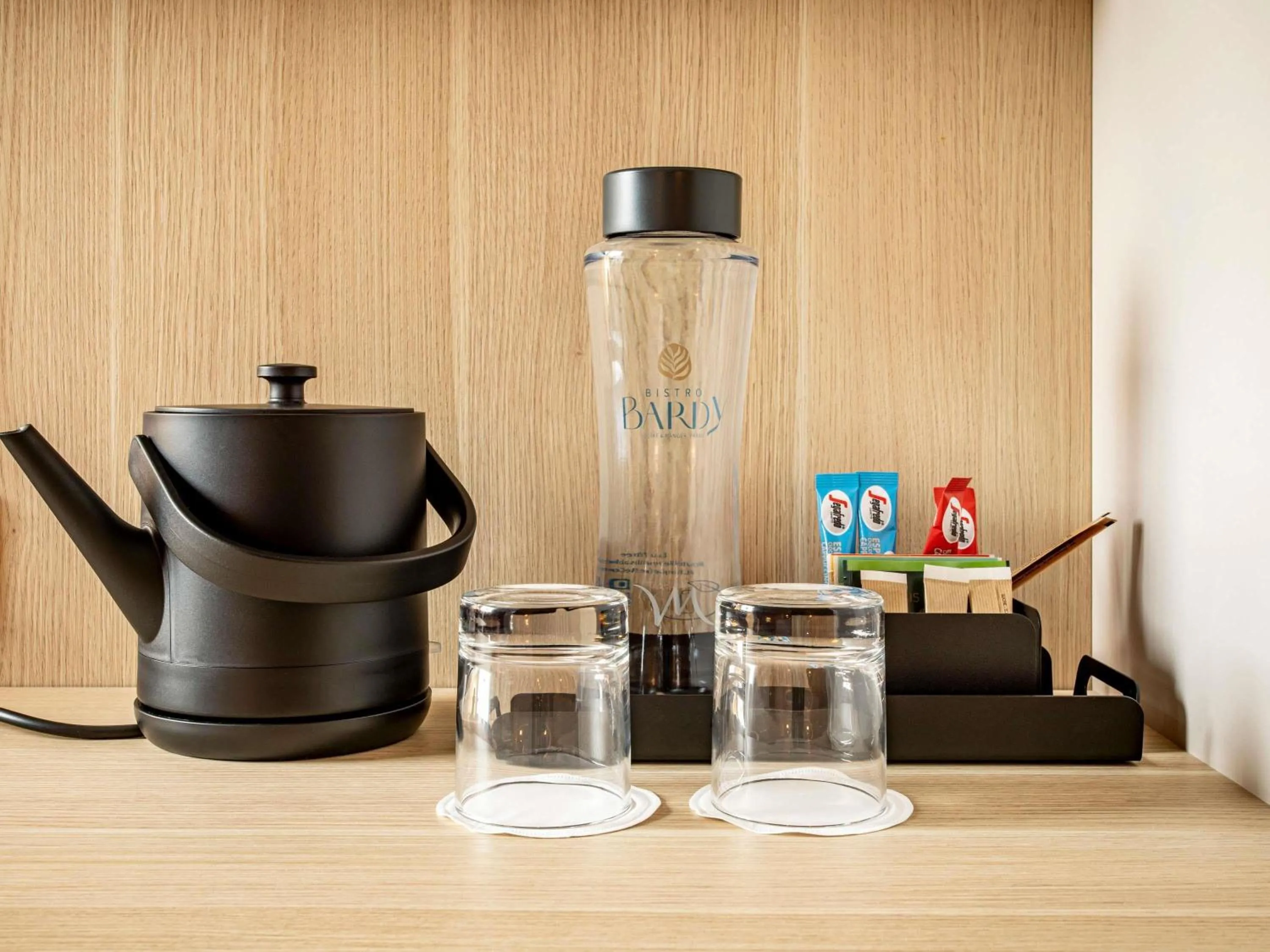 Bedroom in Mercure Angoulême Hôtel de France