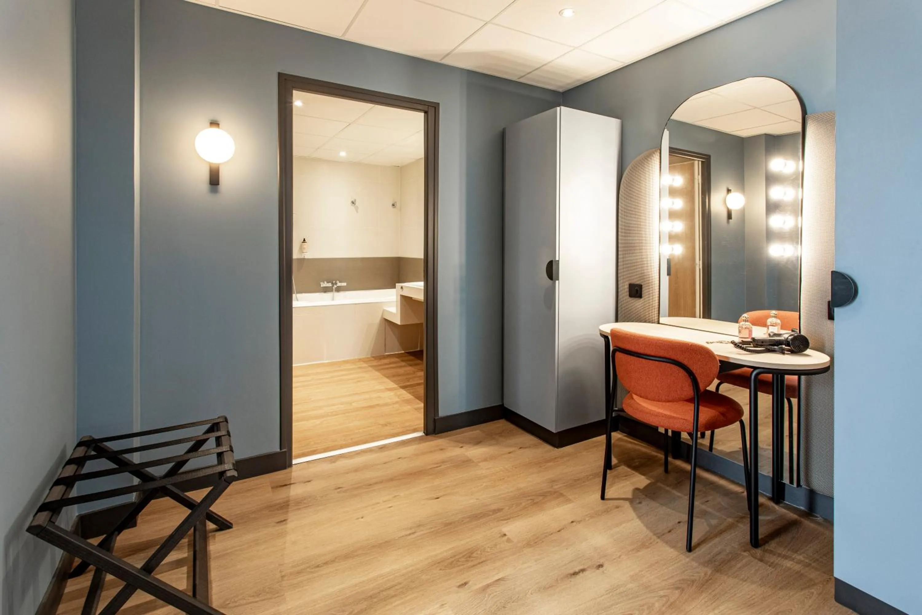 Photo of the whole room in Mercure Angoulême Hôtel de France