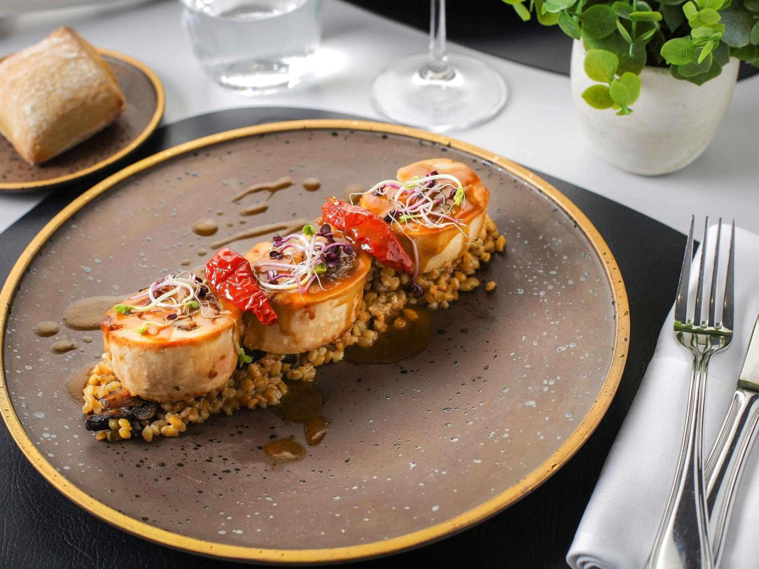 Restaurant/places to eat in Mercure Angoulême Hôtel de France