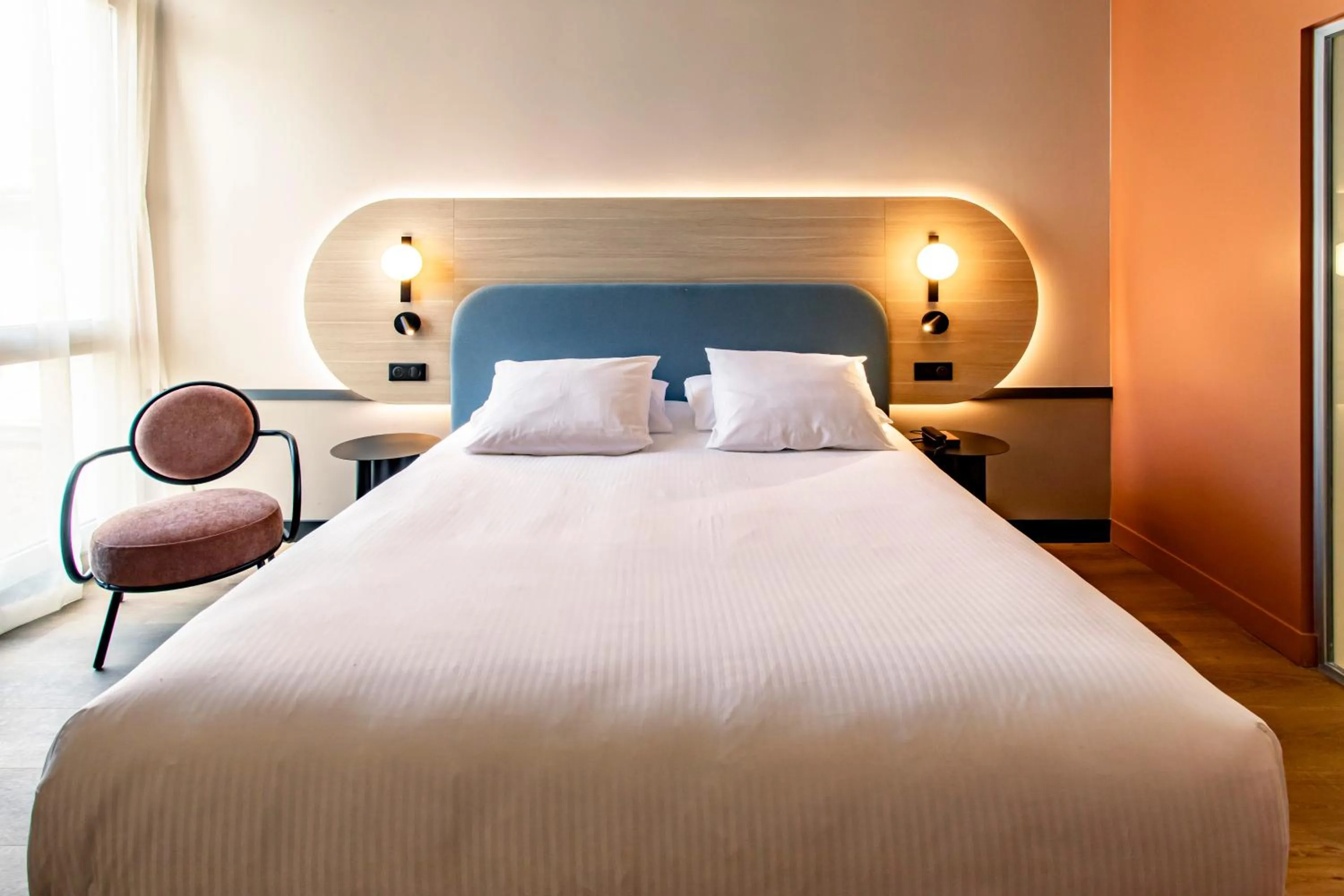 Bedroom, Bed in Mercure Angoulême Hôtel de France