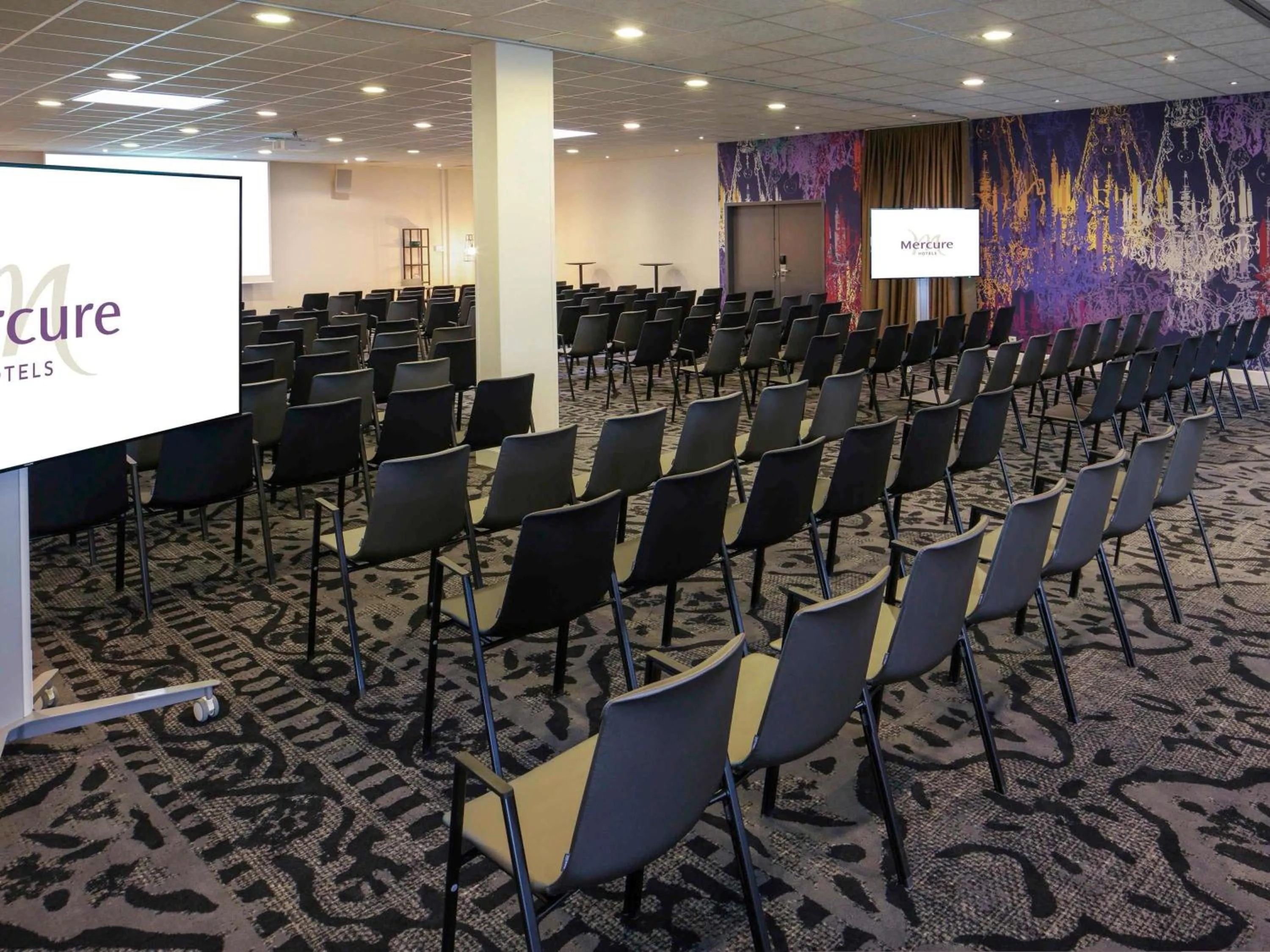 Meeting/conference room in Mercure Angoulême Hôtel de France