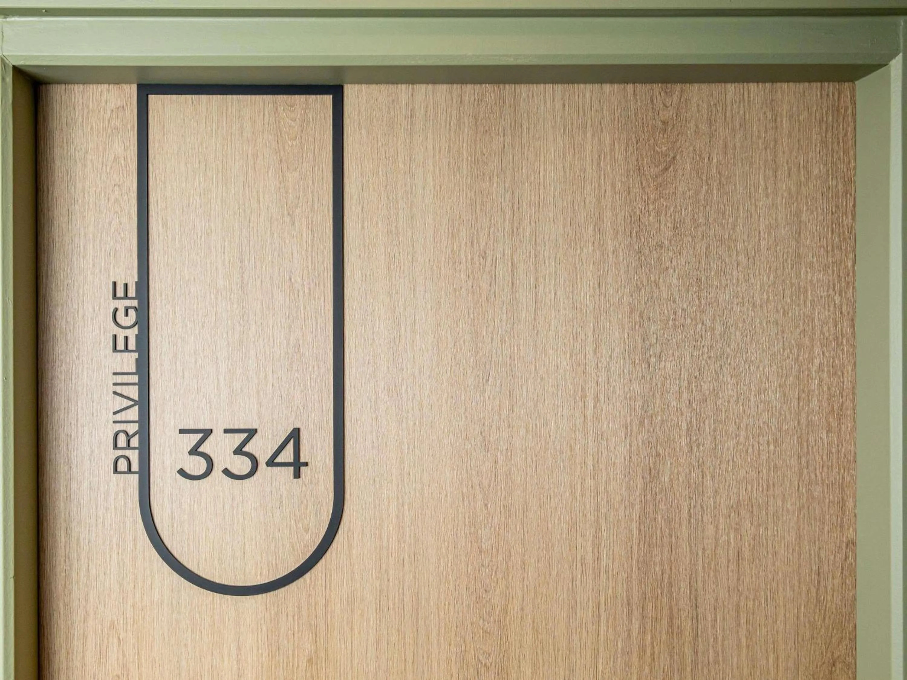 Bedroom in Mercure Angoulême Hôtel de France