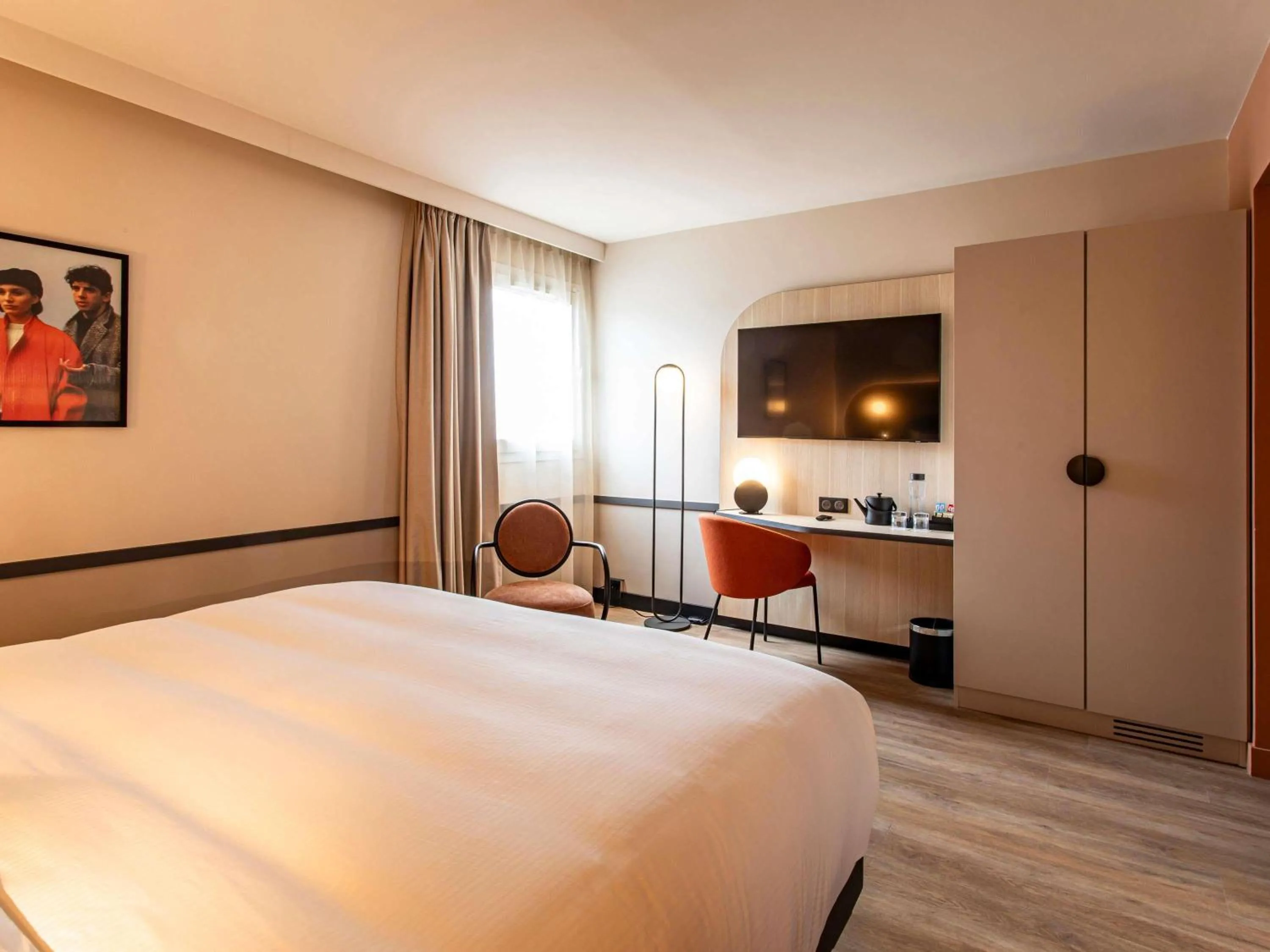 Bedroom, Bed in Mercure Angoulême Hôtel de France