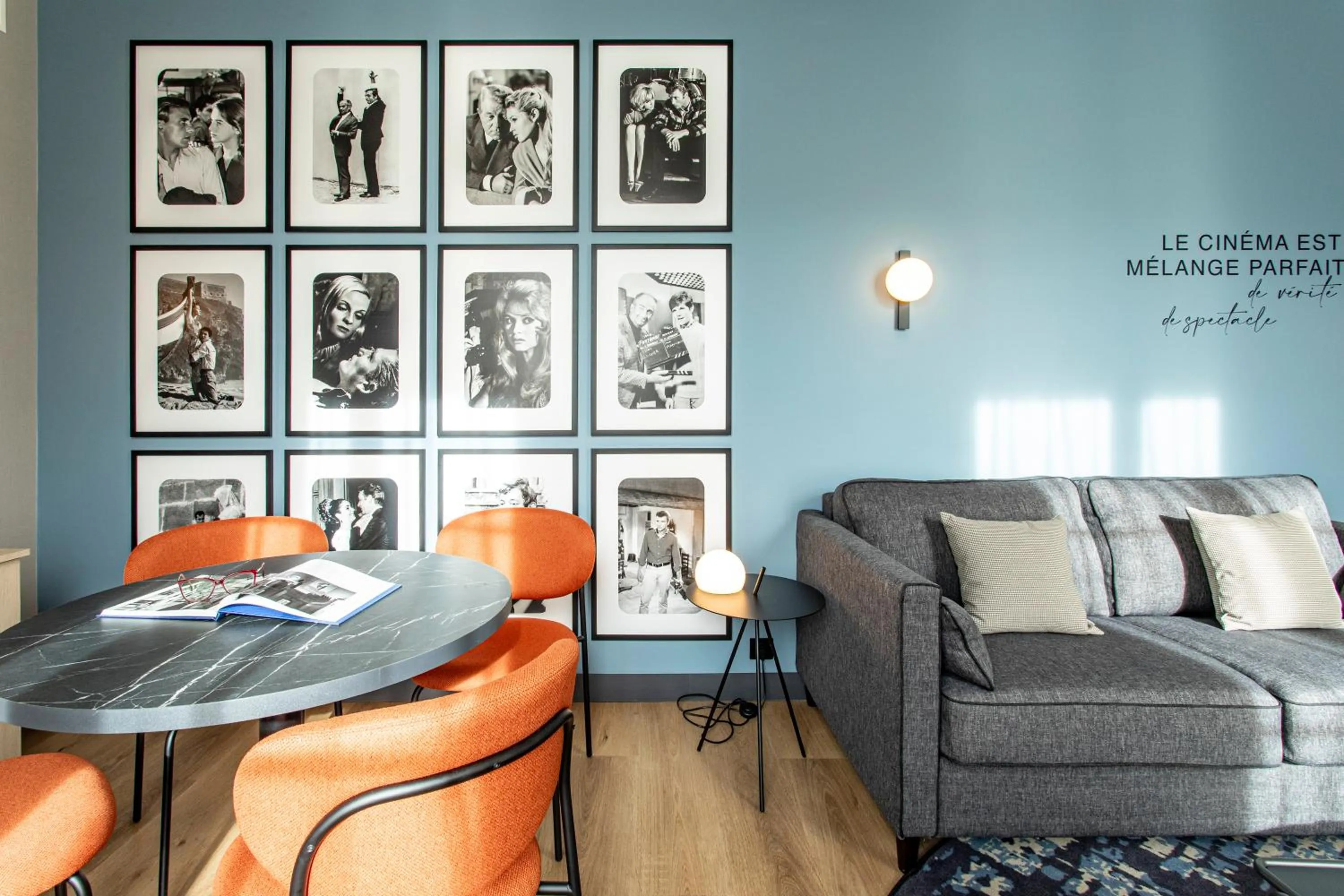 Seating area in Mercure Angoulême Hôtel de France