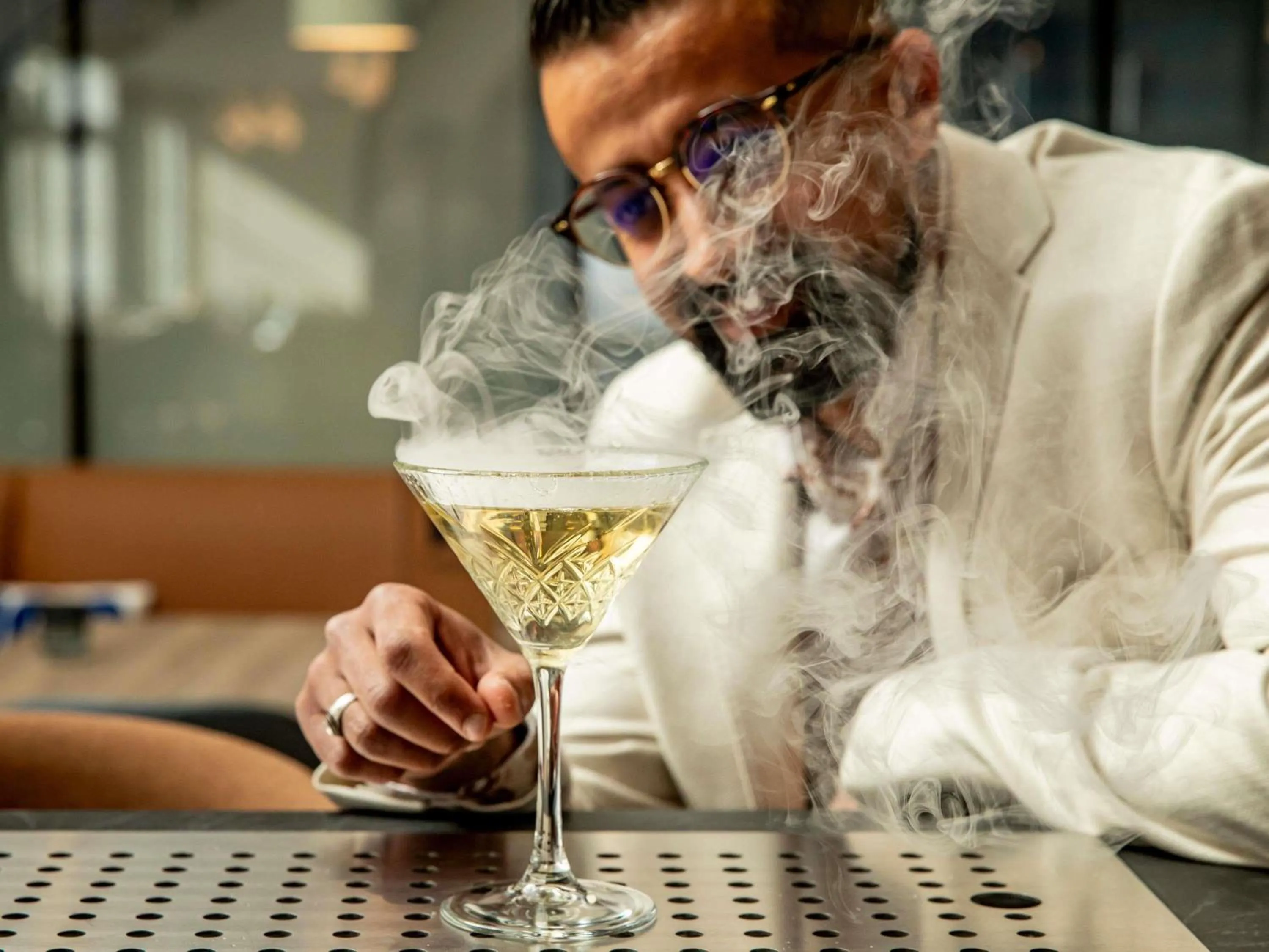 Lounge or bar in Mercure Angoulême Hôtel de France