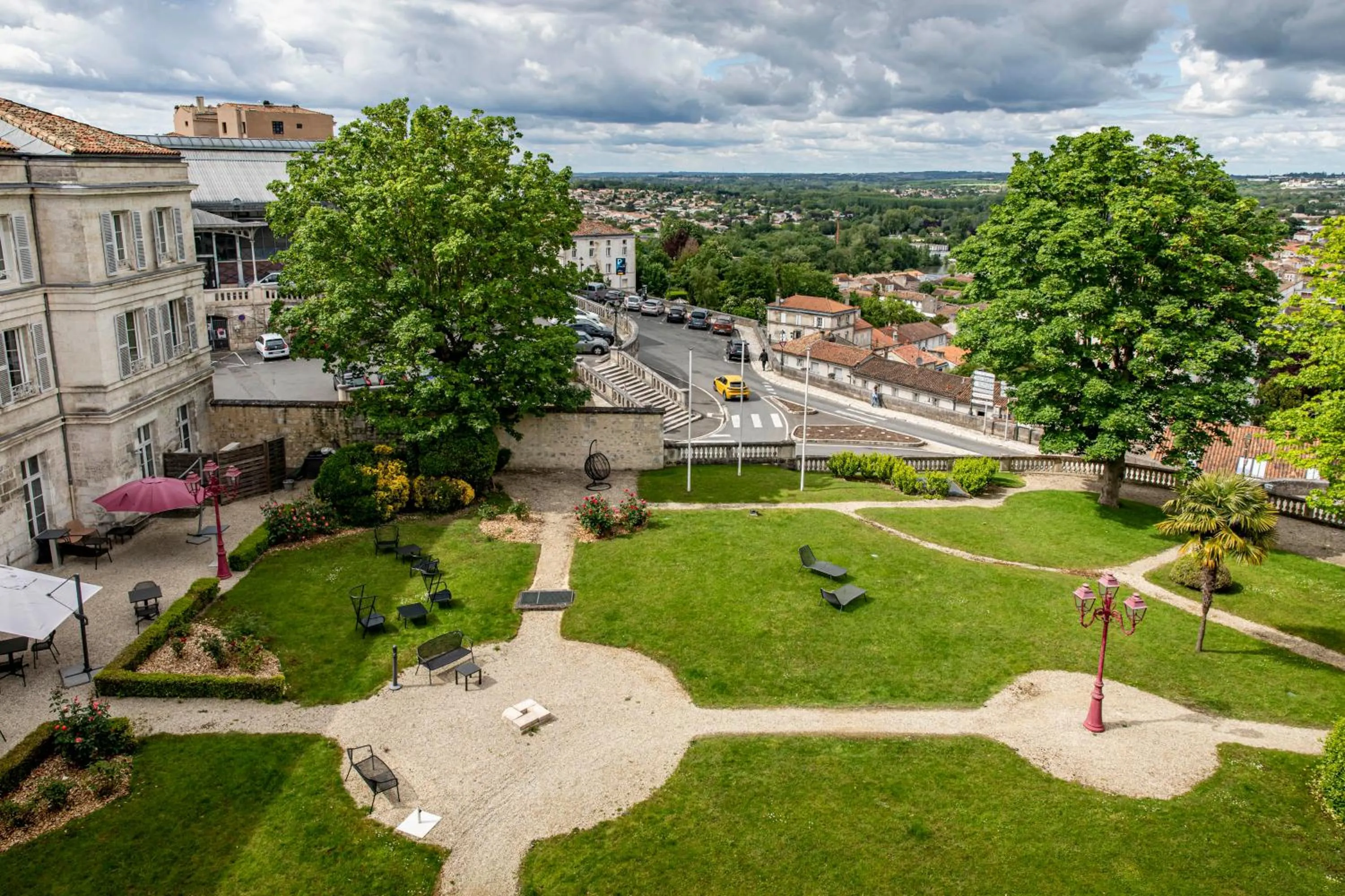 Garden view in Mercure Angoulême Hôtel de France