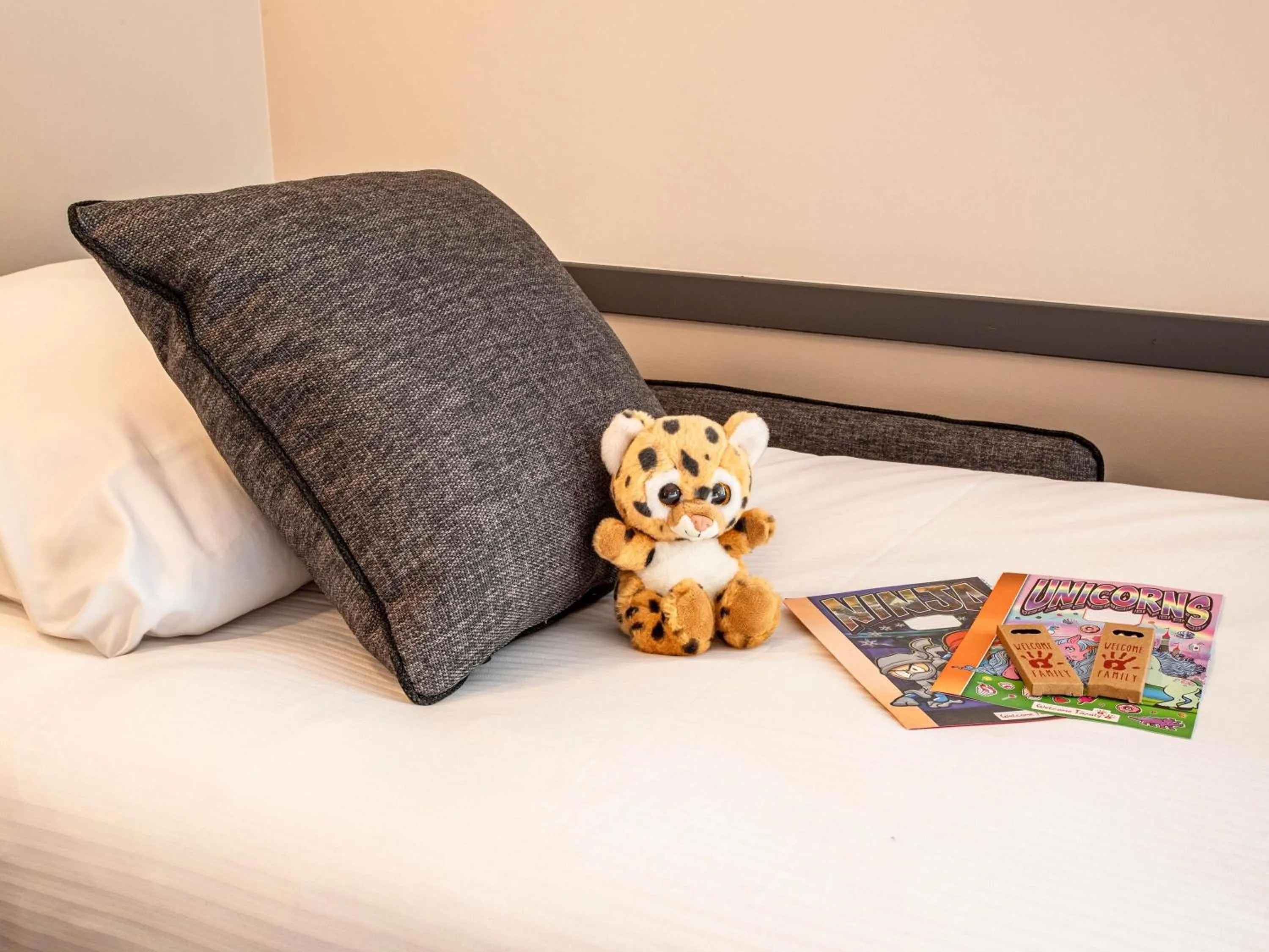 Bedroom, Bed in Mercure Angoulême Hôtel de France