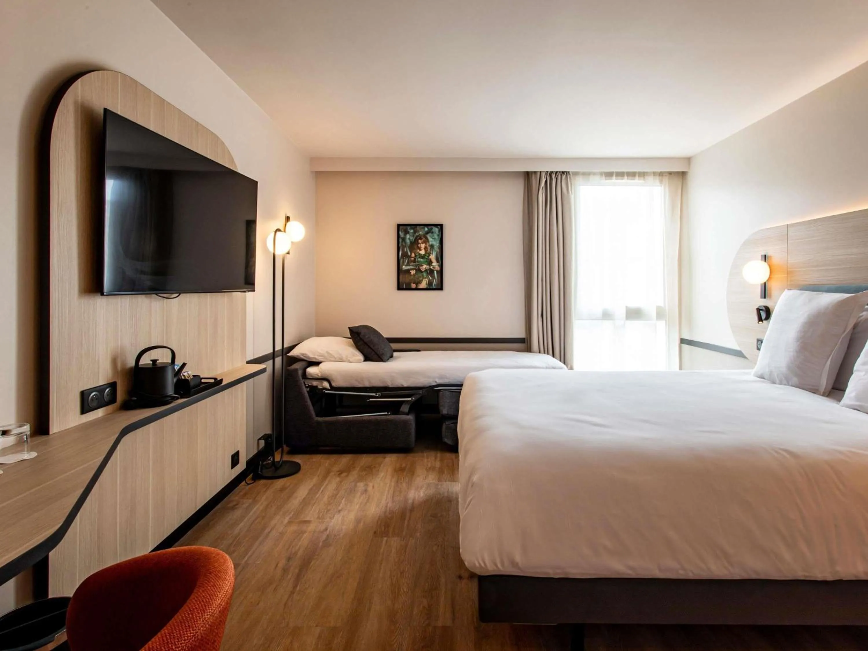 Bedroom, Bed in Mercure Angoulême Hôtel de France