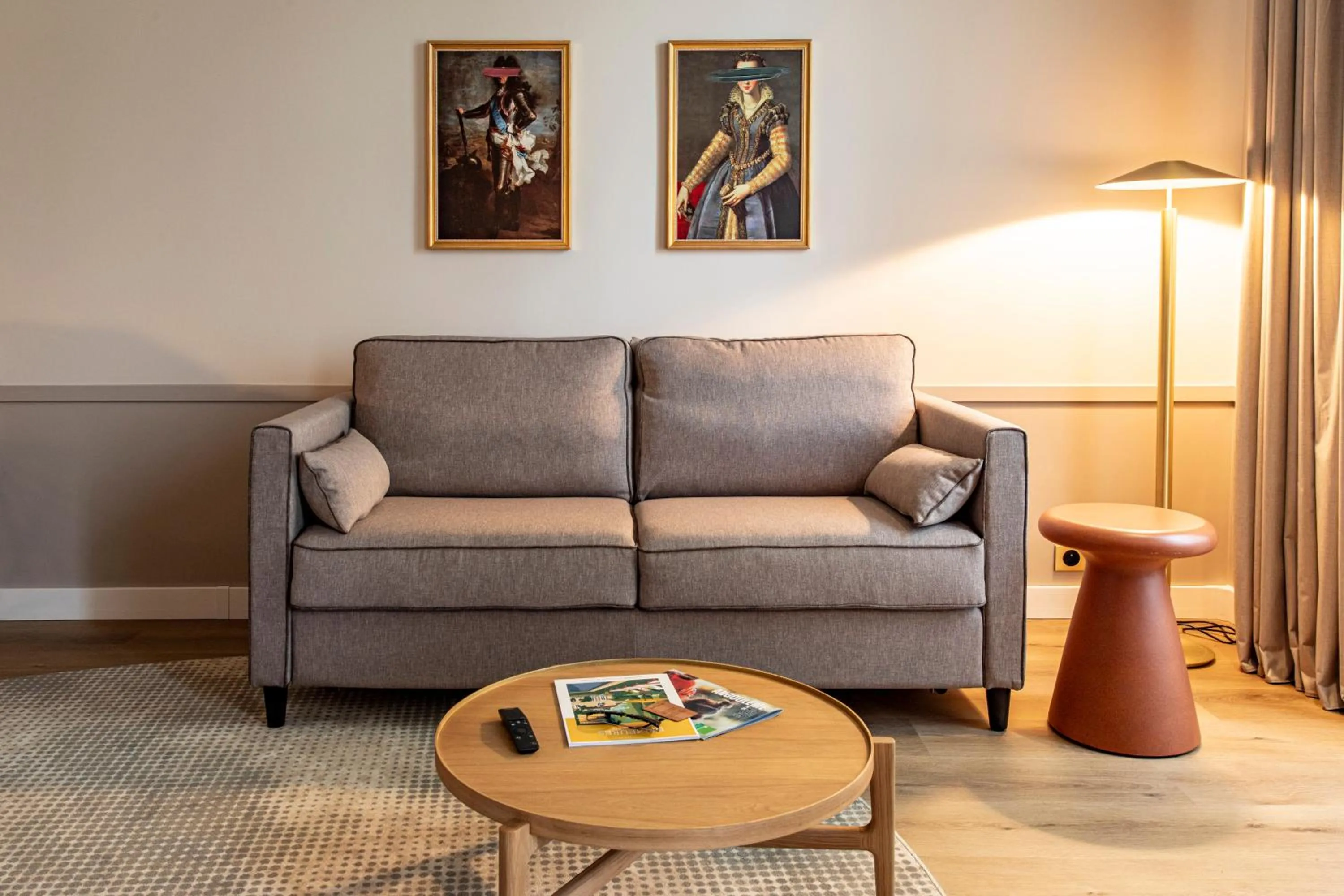 Seating area in Mercure Angoulême Hôtel de France