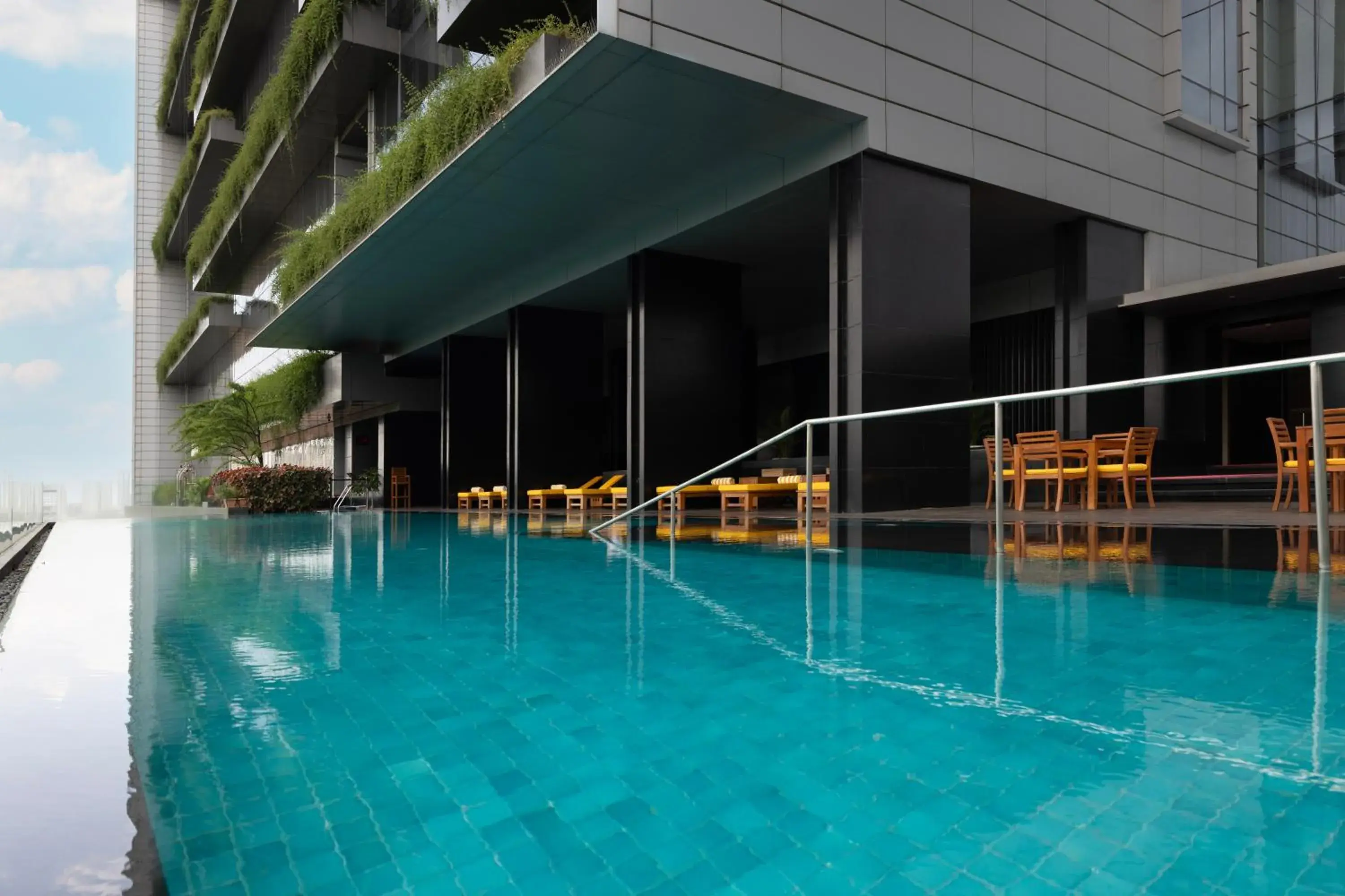 Swimming pool in Trident Hyderabad Swimming pool in Trident Hyderabad