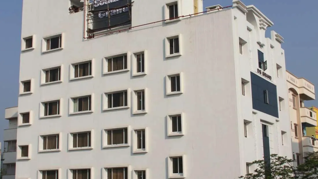 Property building in Hotel Southern Grand